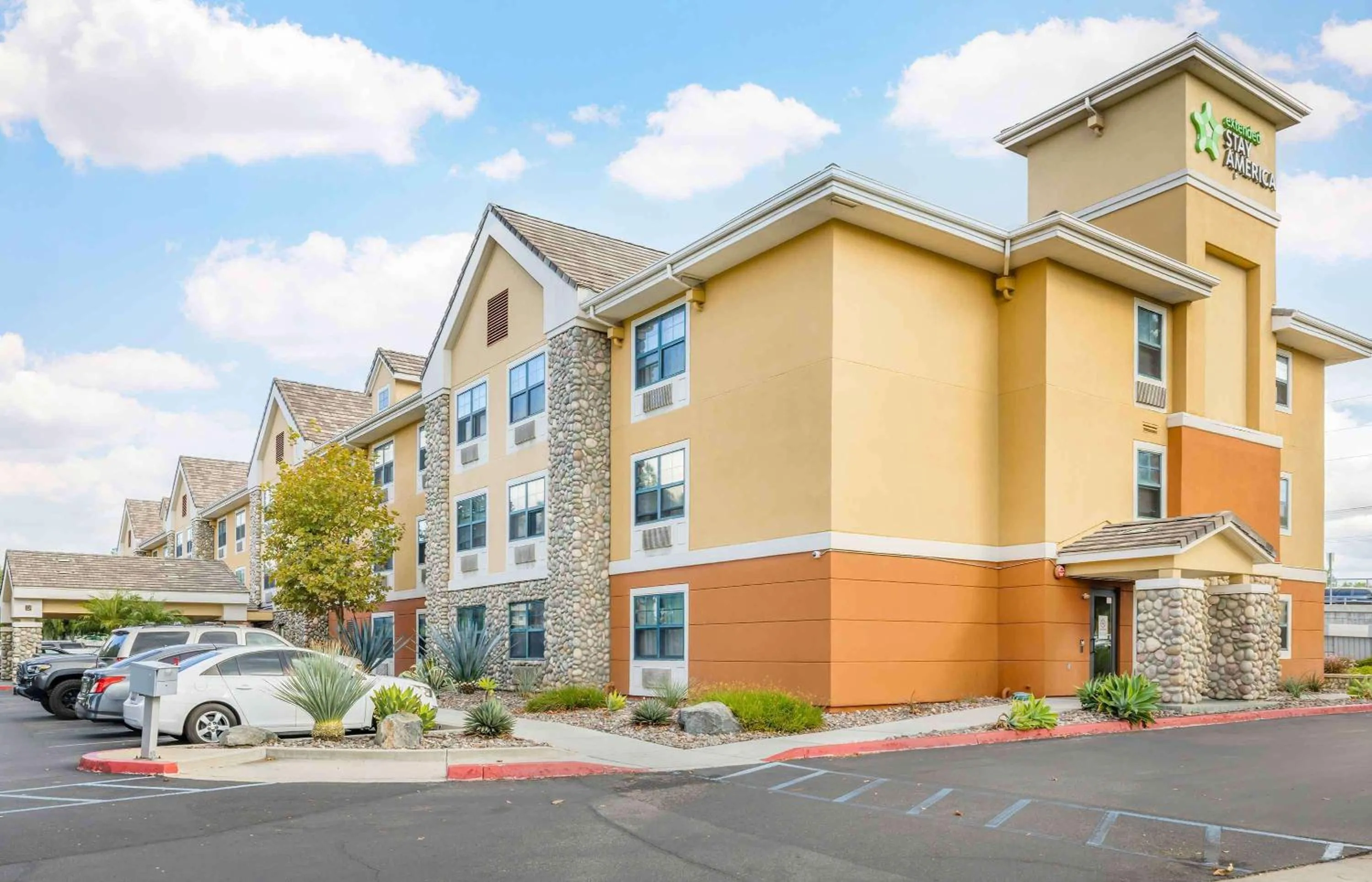 Property building in Extended Stay America Suites - Temecula - Wine Country