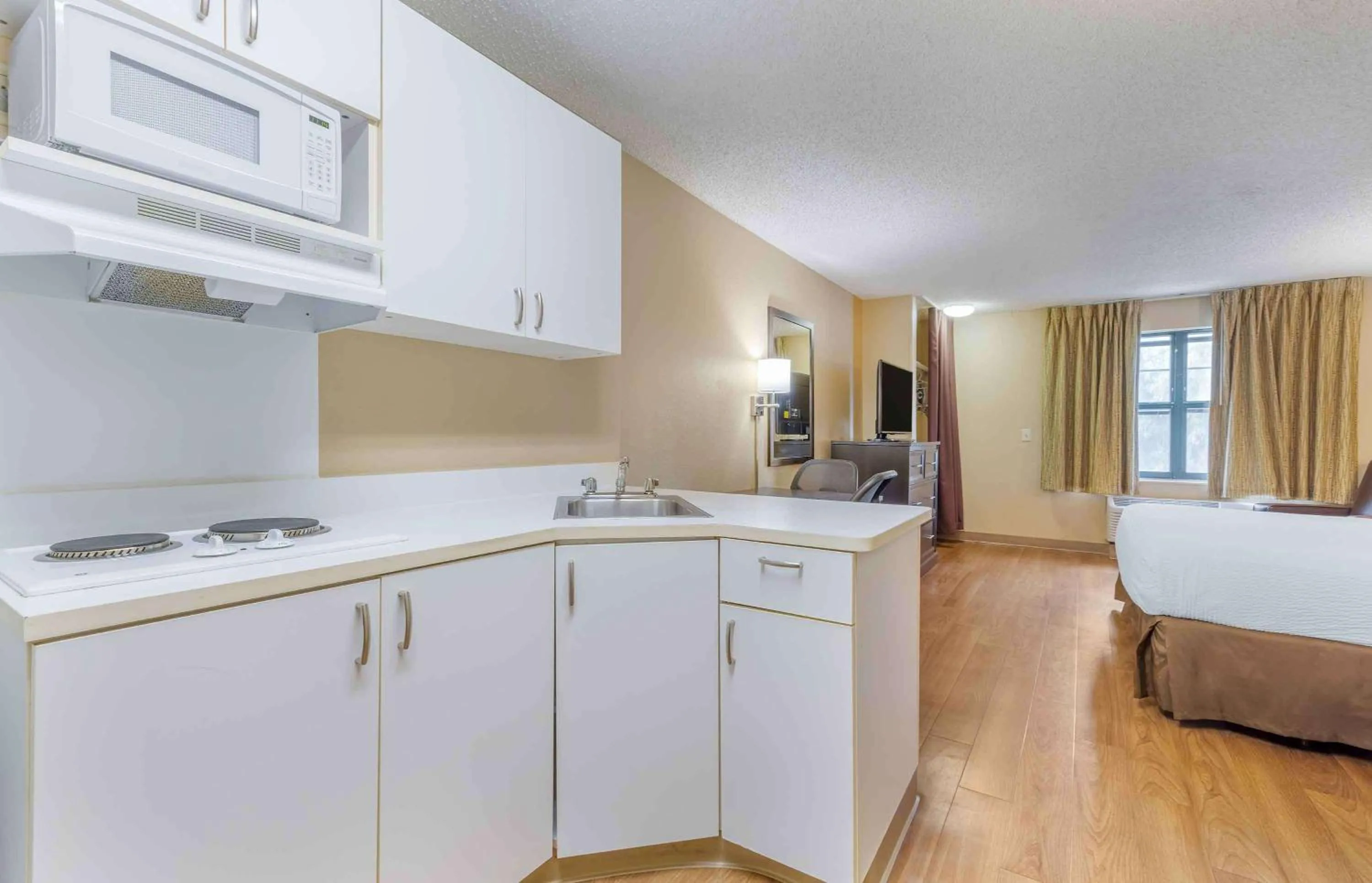 Bedroom in Extended Stay America Suites - Temecula - Wine Country