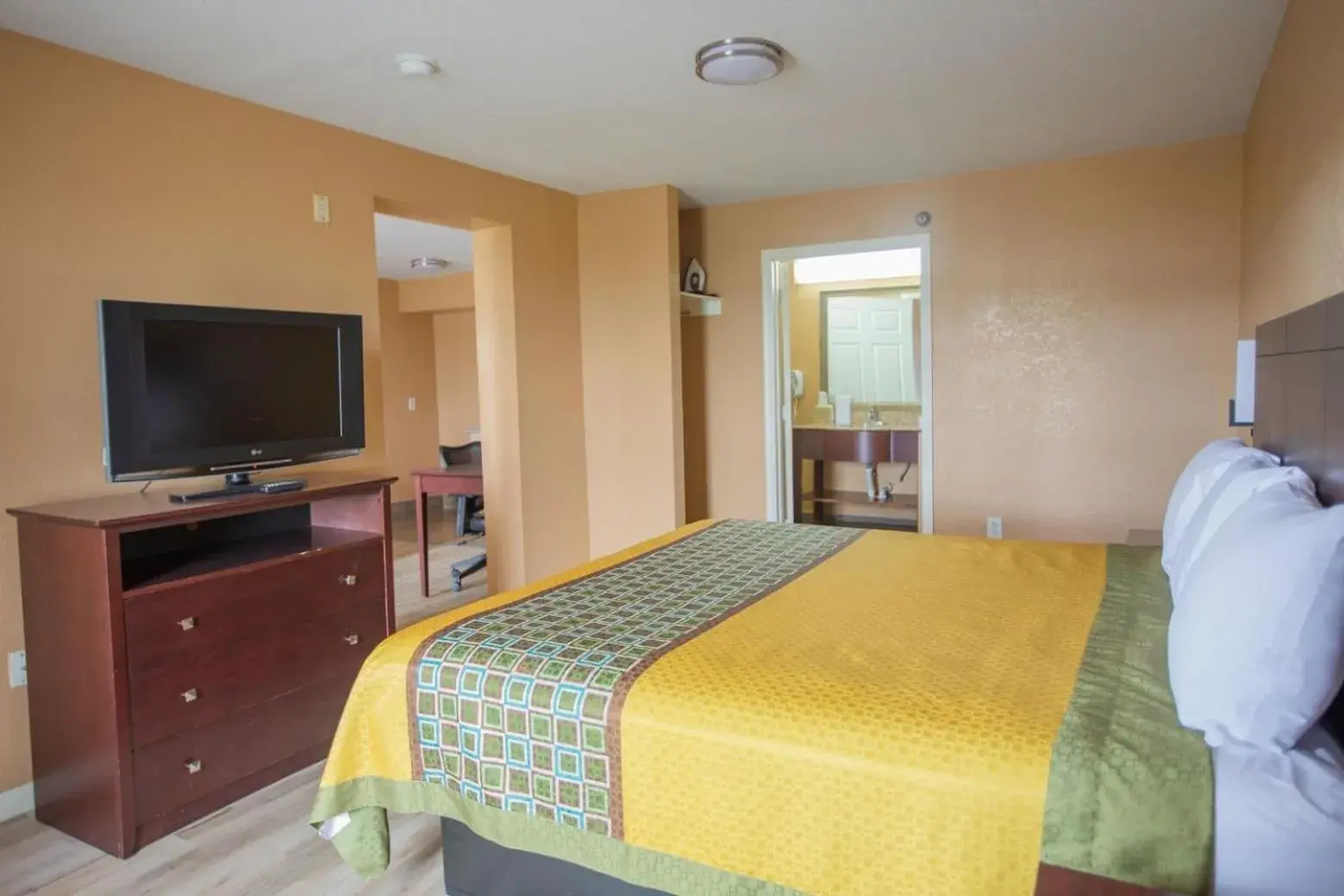 King Suite in The Crossroads Hotel and Suites Irving King Suite in The Crossroads Hotel and Suites Irving