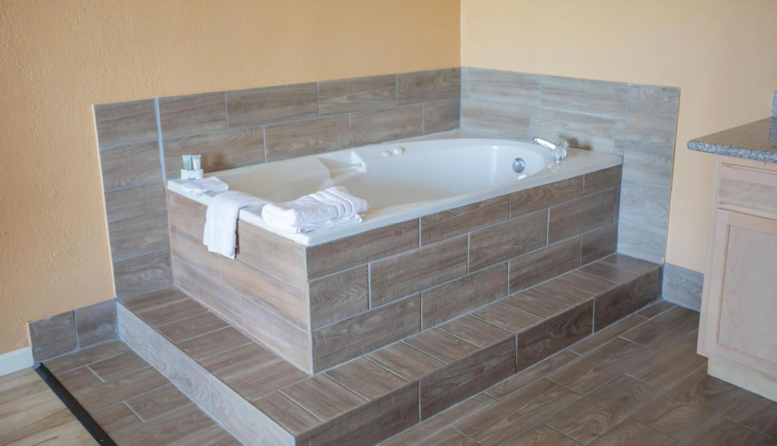 King Suite with Whirlpool in The Crossroads Hotel and Suites Irving