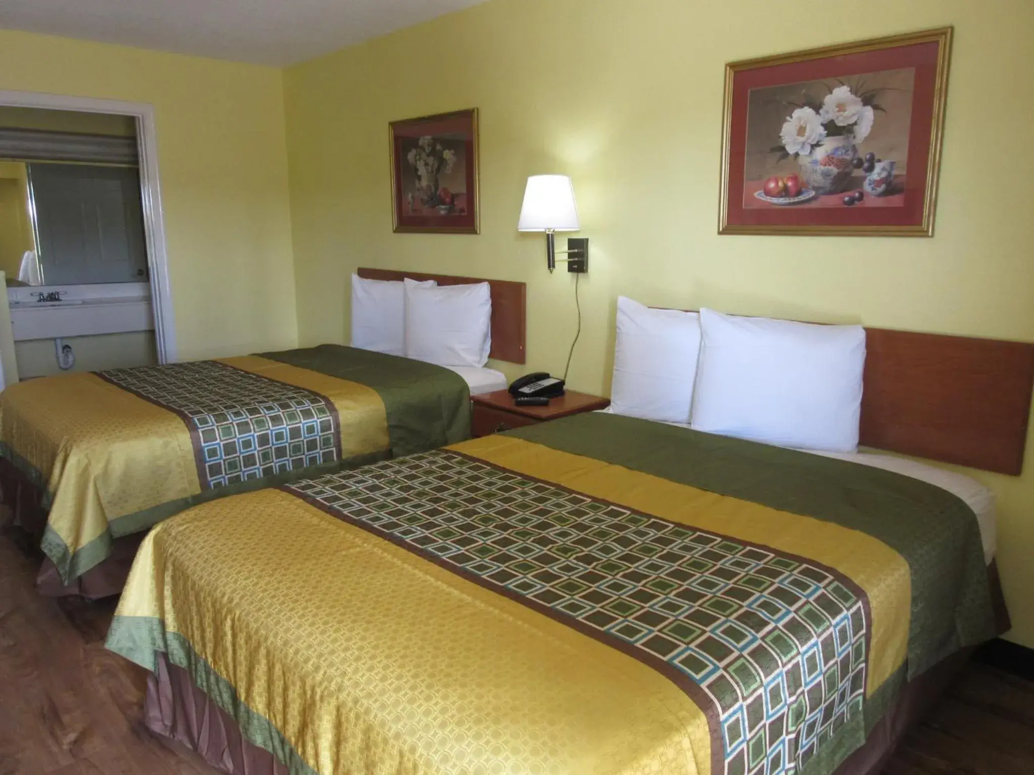 Queen Room with Two Queen Beds in The Crossroads Hotel and Suites Irving Queen Room with Two Queen Beds in The Crossroads Hotel and Suites Irving