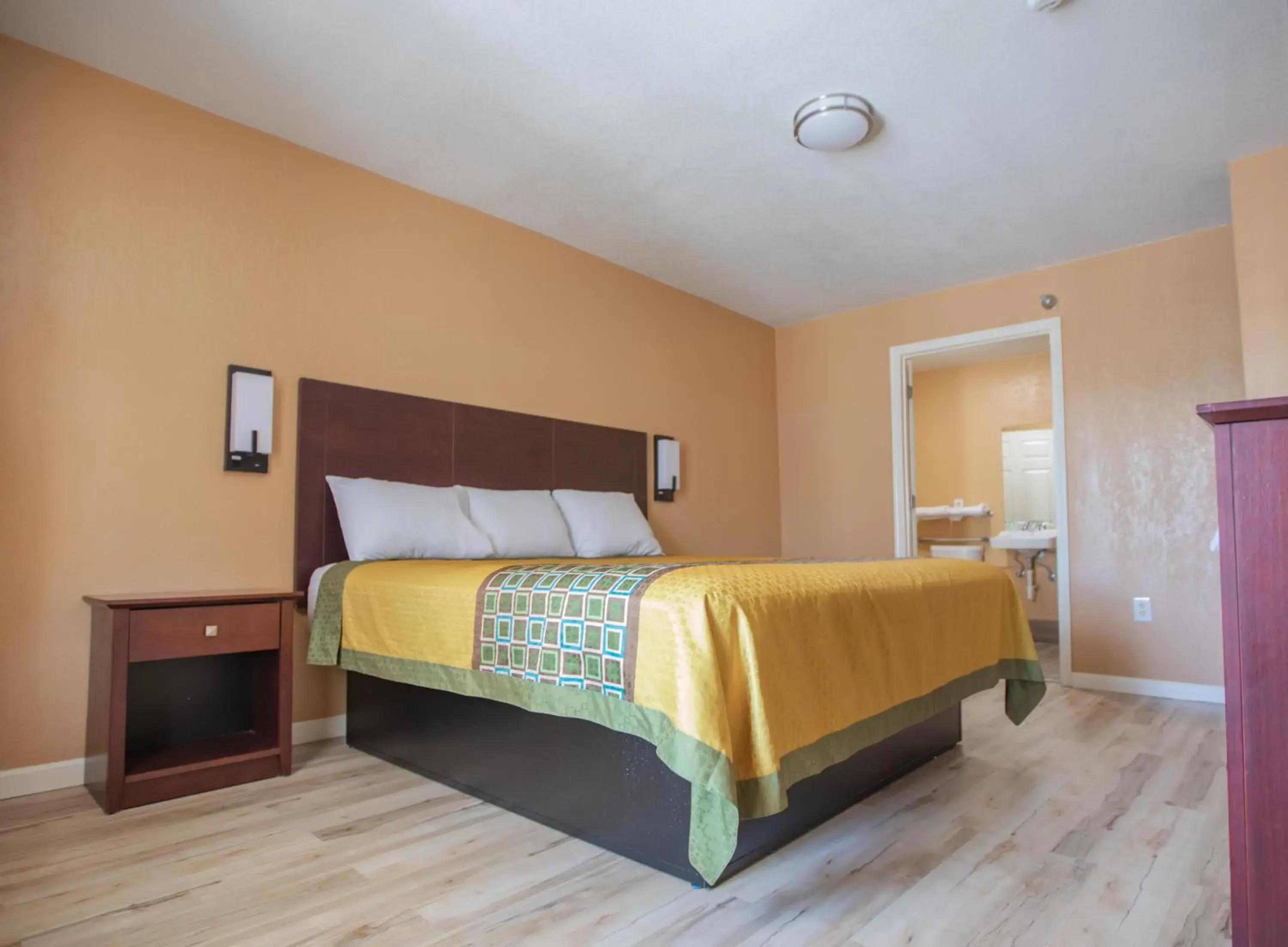 King Room in The Crossroads Hotel and Suites Irving King Room in The Crossroads Hotel and Suites Irving