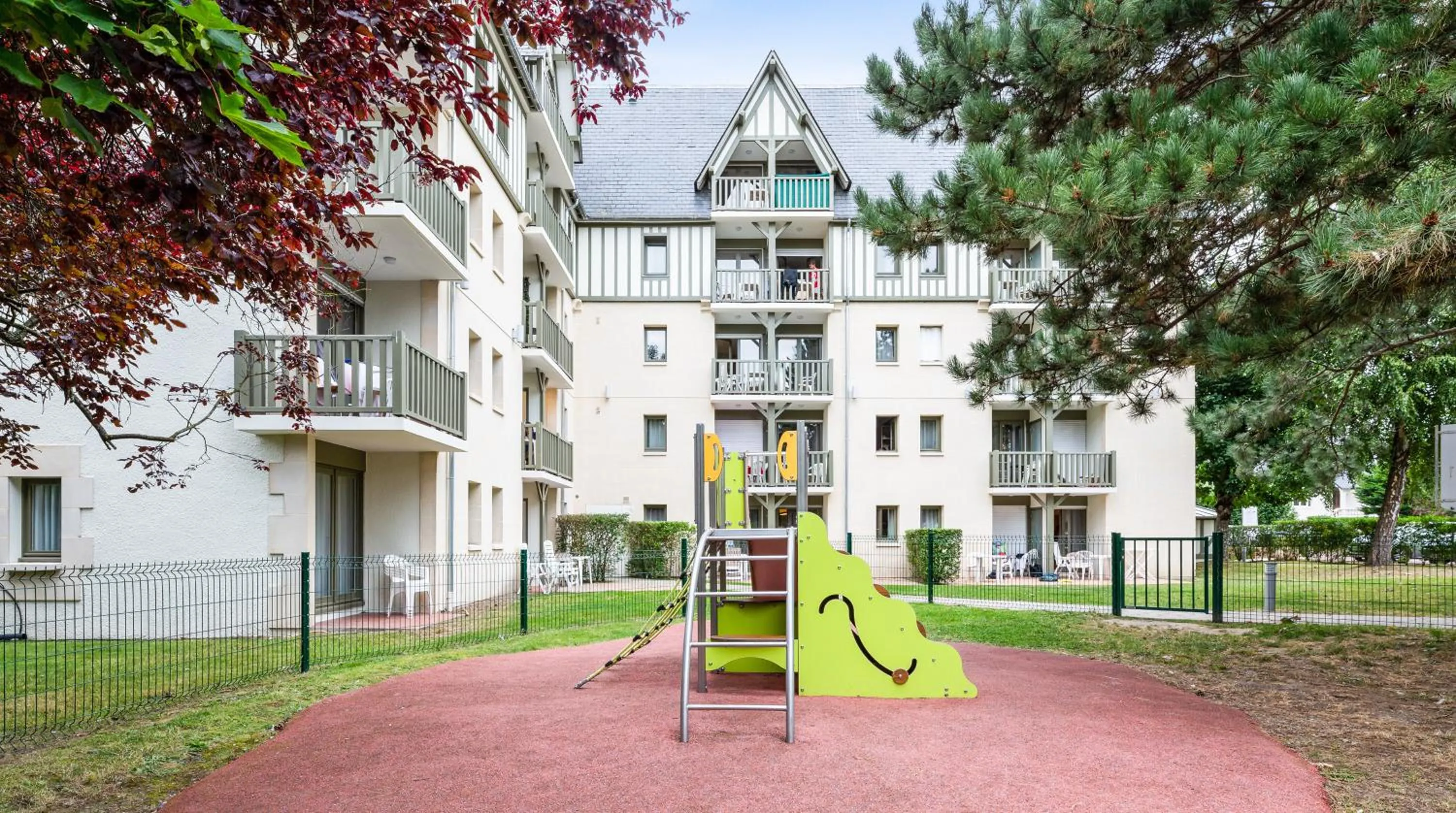 Property building in Residence Pierre & Vacances Les Embruns