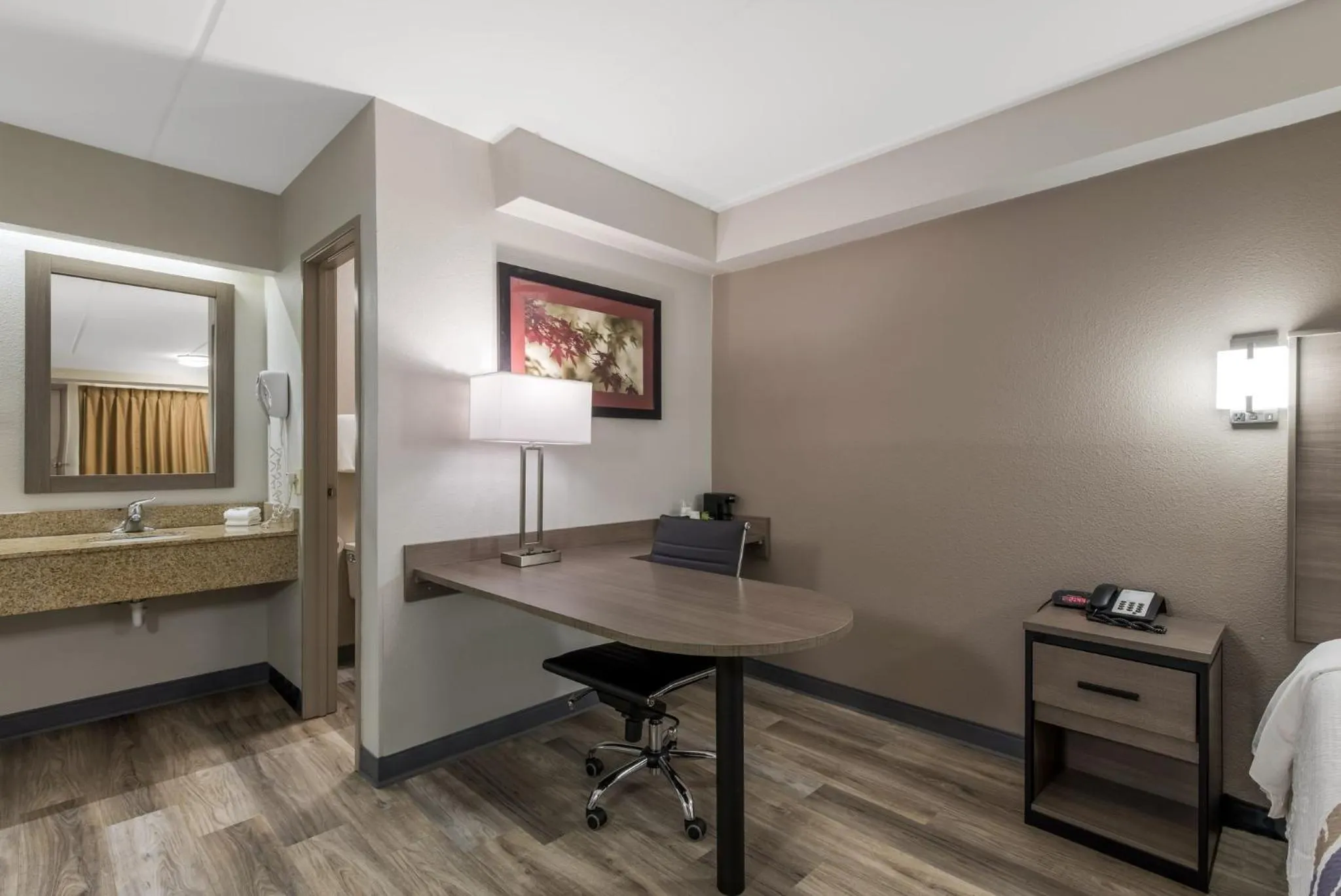 Photo of the whole room, Bed in Red Roof Inn Hickory