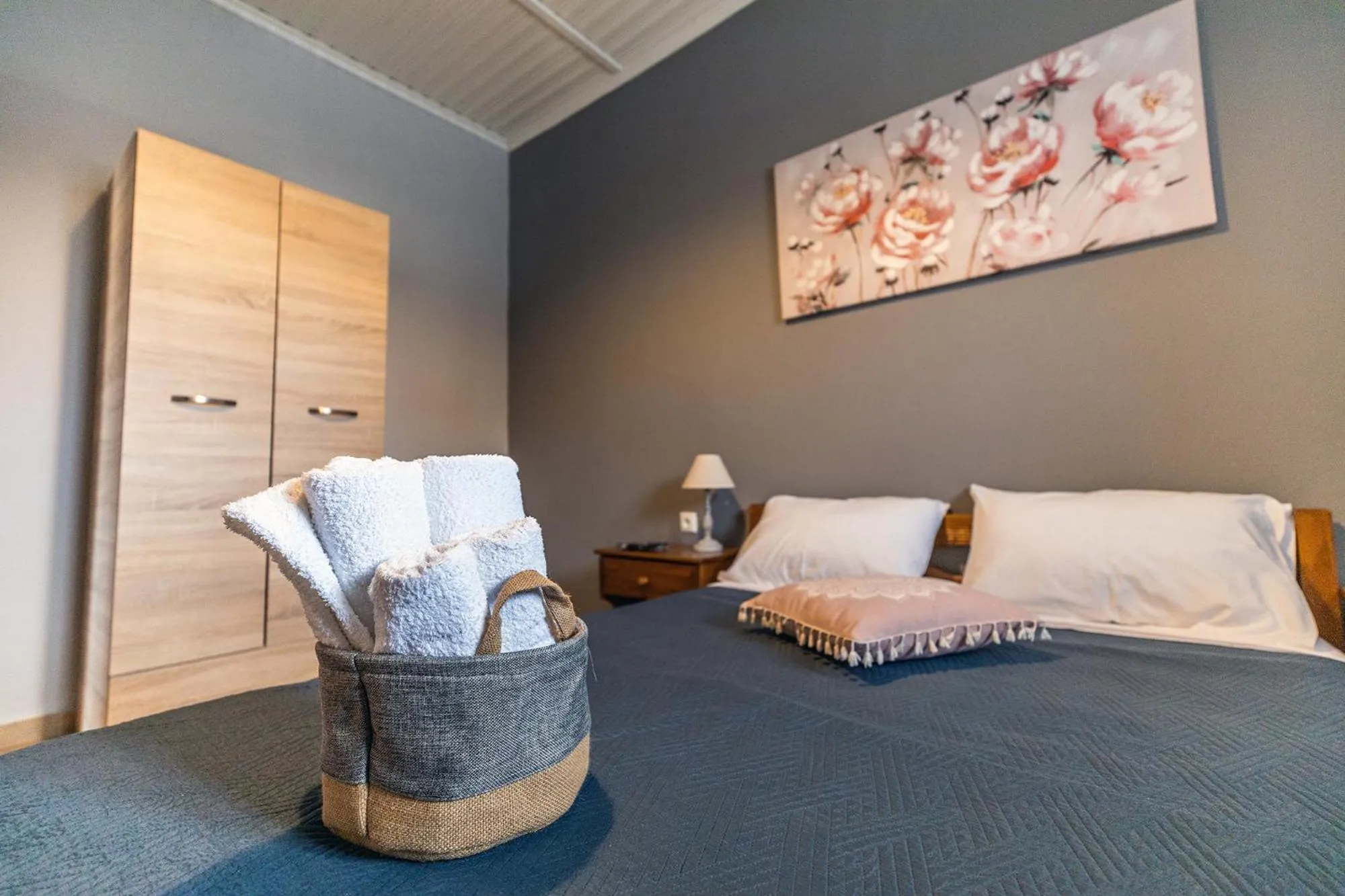 Bed in Rose Garden Apartments