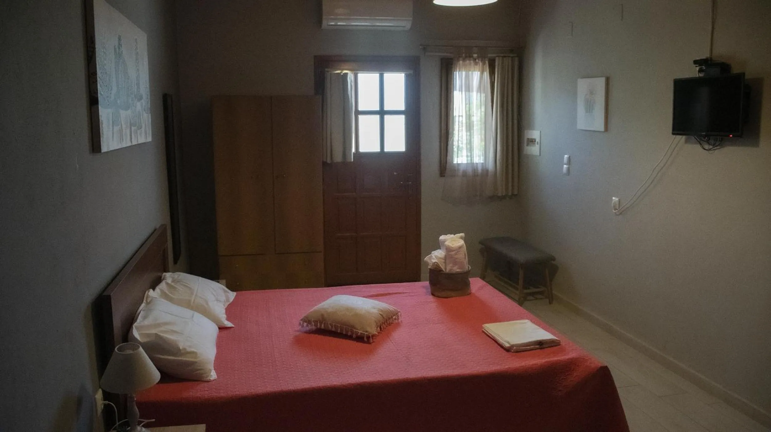 Bedroom, Bed in Rose Garden Apartments