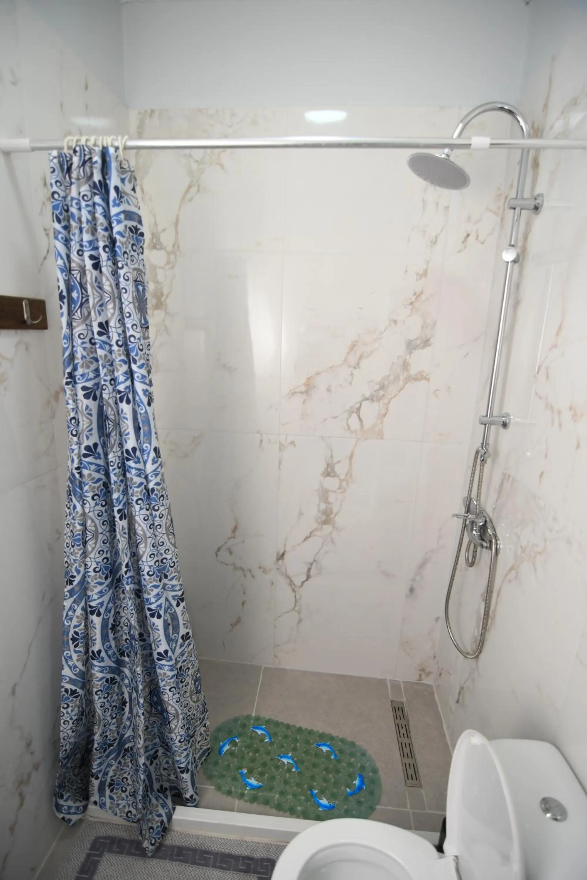 Shower in Rose Garden Apartments