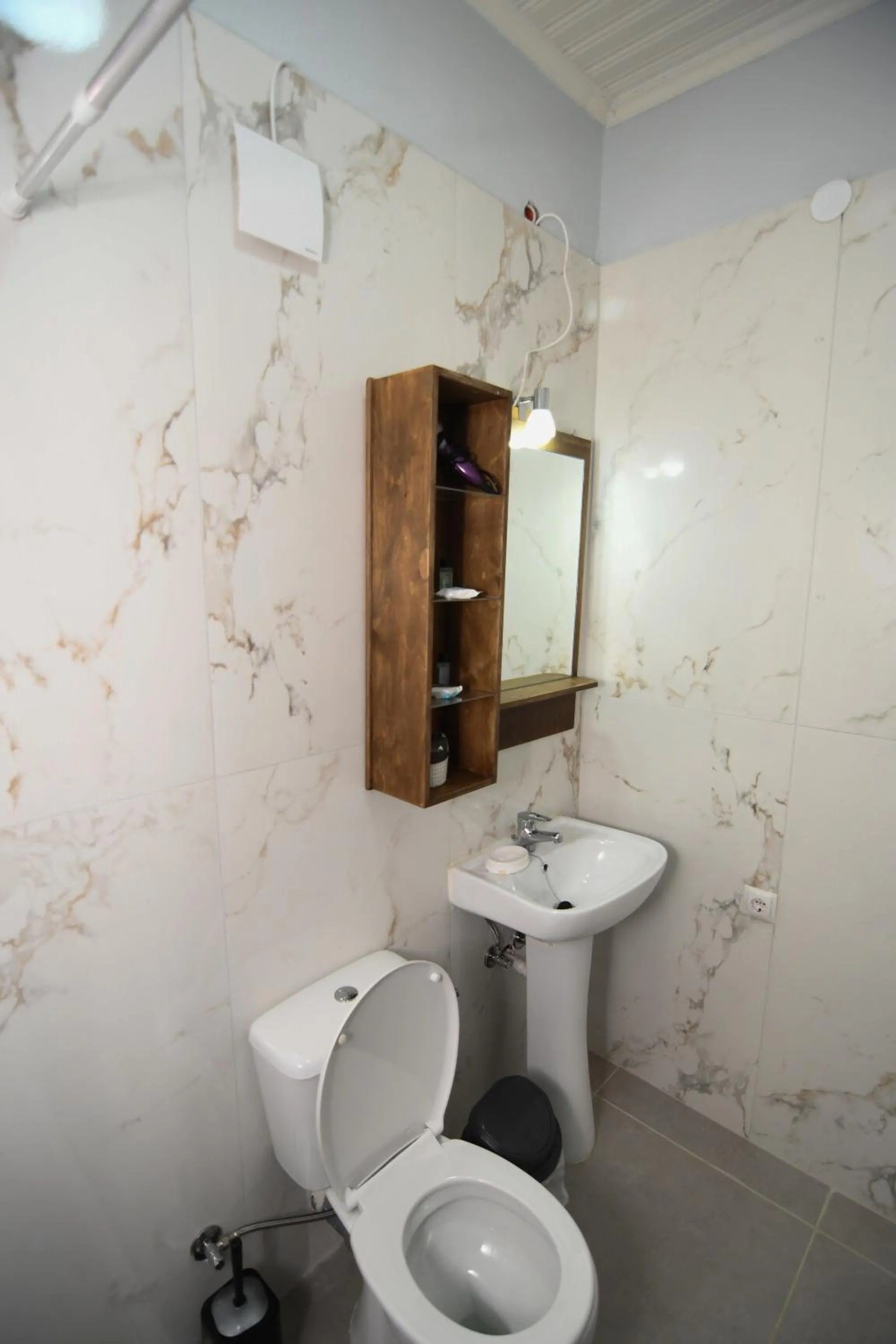 Shower in Rose Garden Apartments