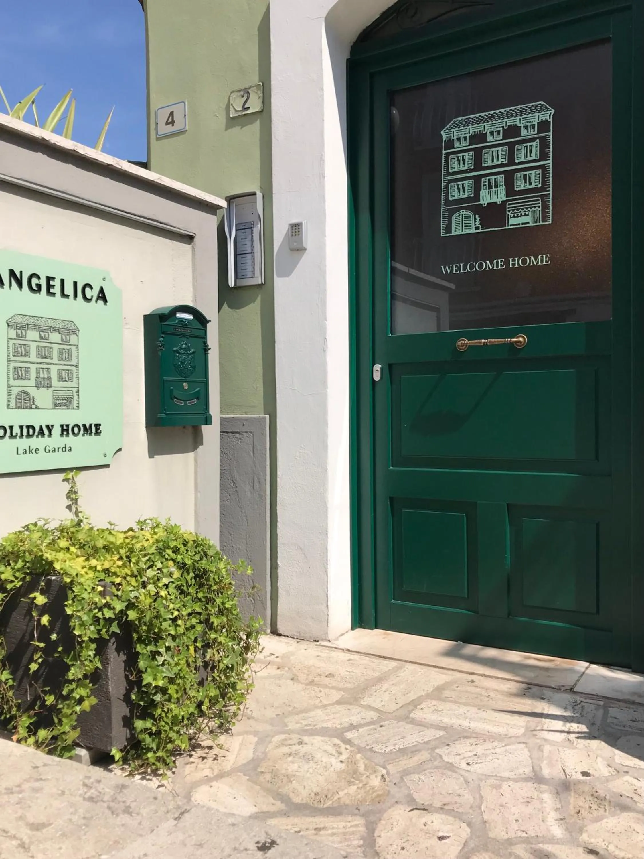 Facade/entrance in L'Angelica Holiday Home