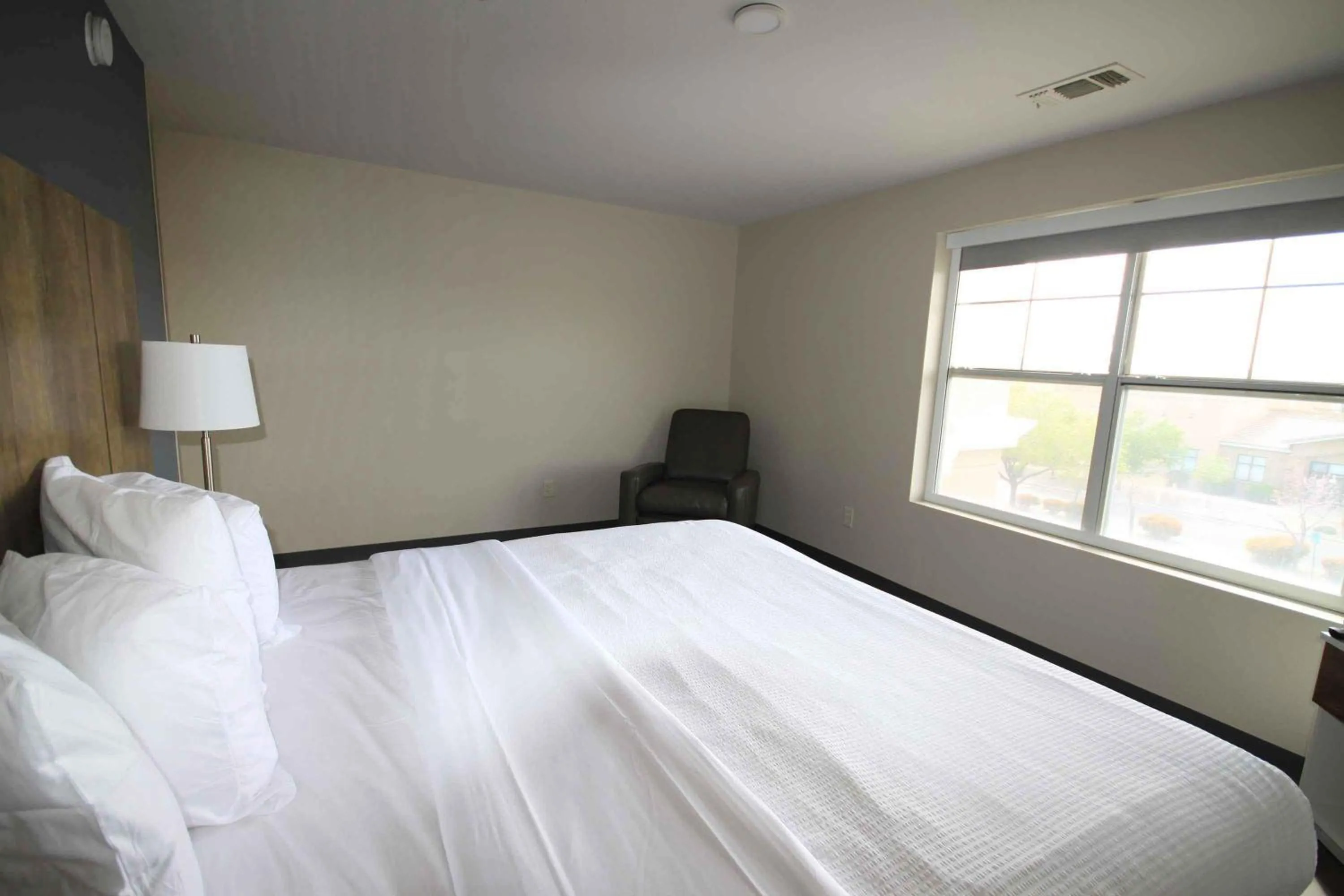 Bedroom, Bed in Extended Stay America Suites - Albuquerque - Rio Rancho Blvd