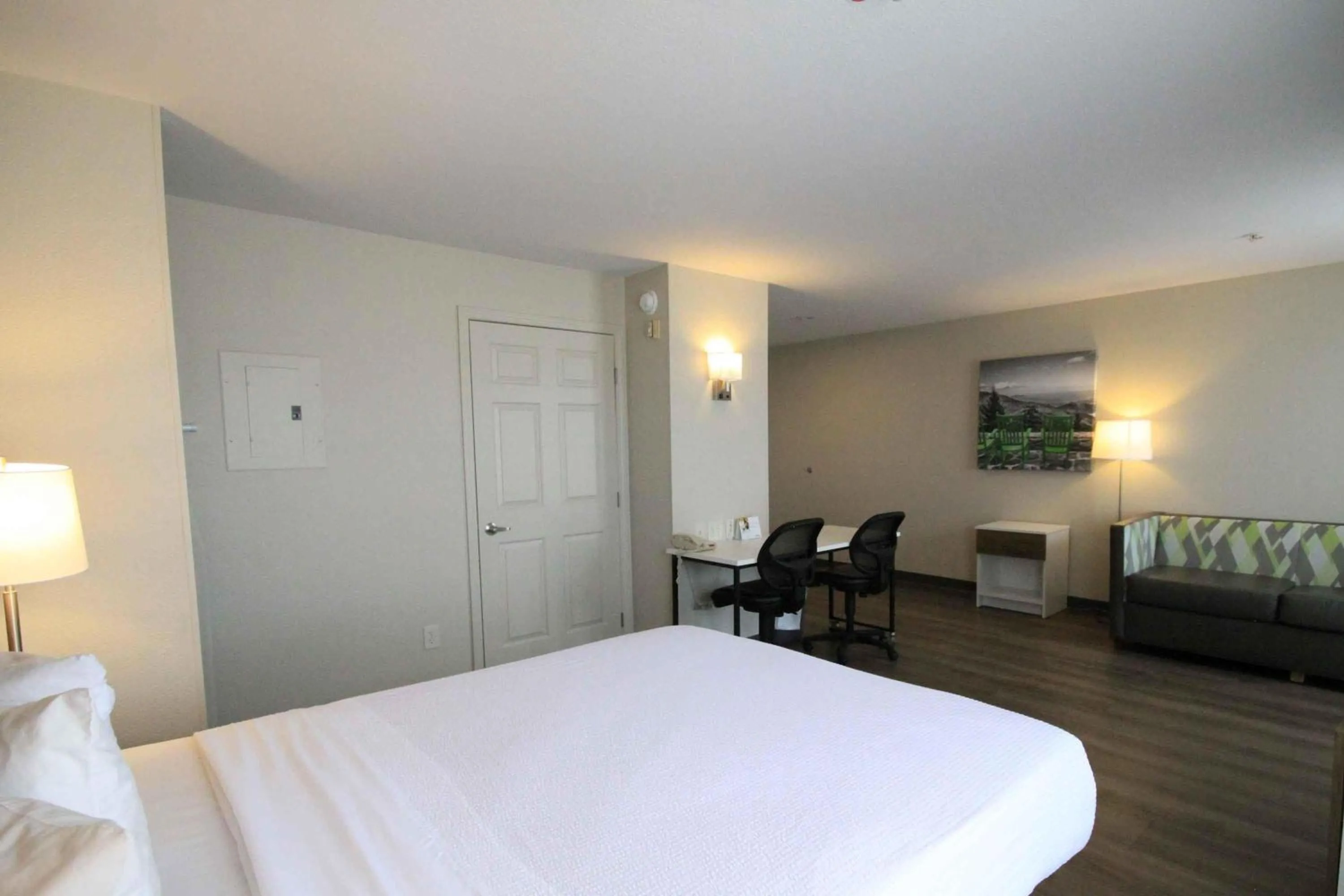 Bedroom, Bed in Extended Stay America Suites - Albuquerque - Rio Rancho Blvd