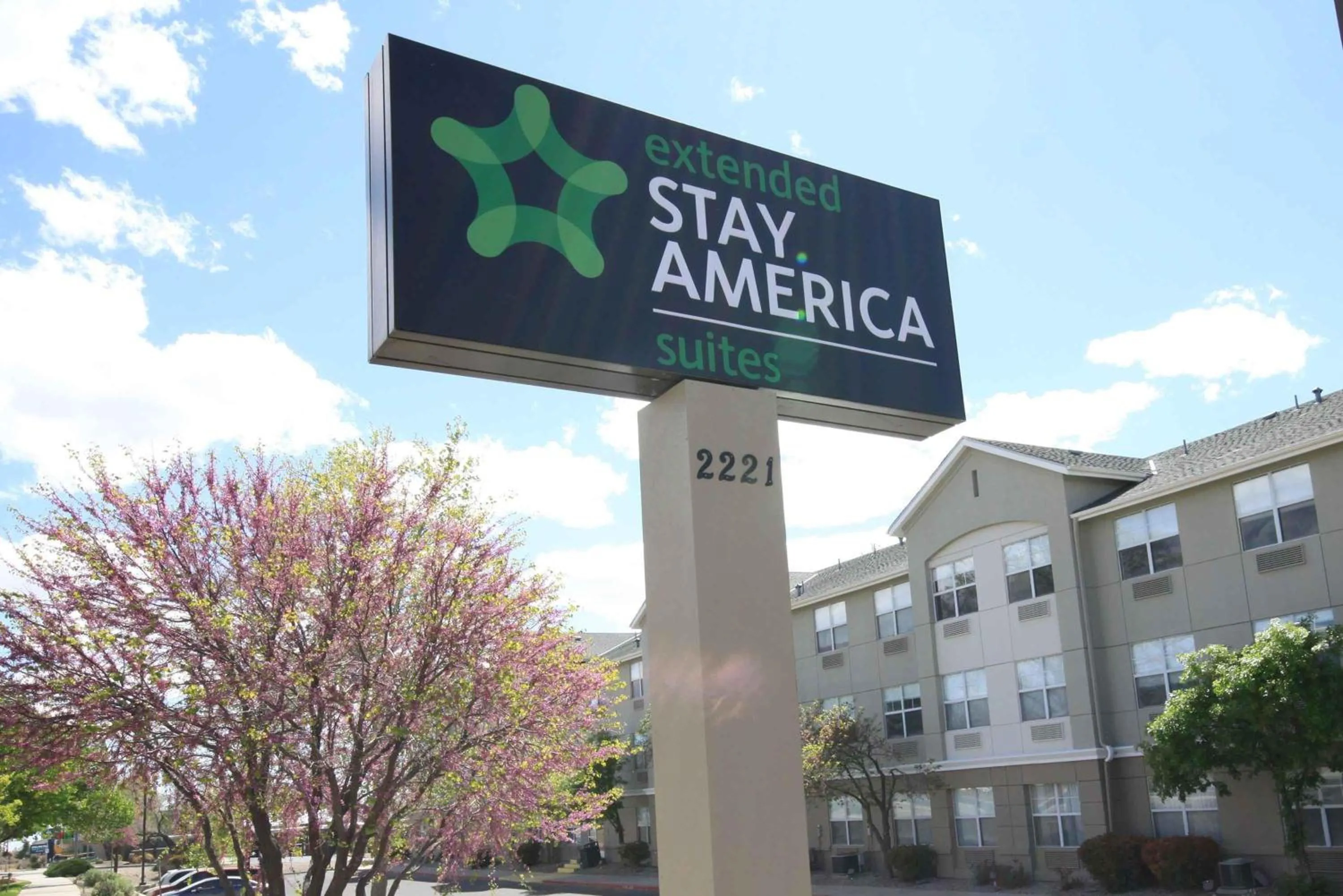 Property building in Extended Stay America Suites - Albuquerque - Rio Rancho Blvd