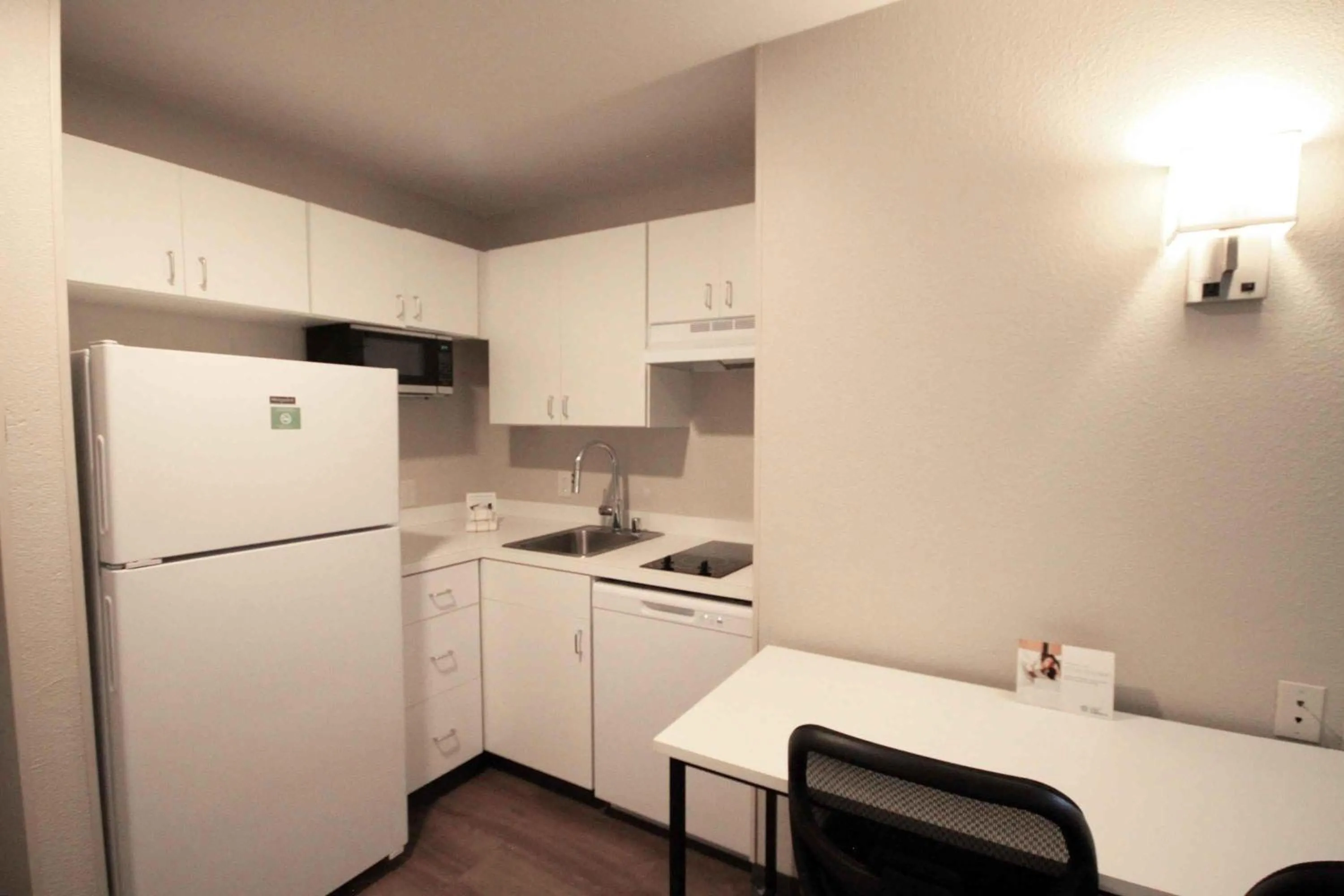 Kitchen or kitchenette in Extended Stay America Suites - Albuquerque - Rio Rancho Blvd