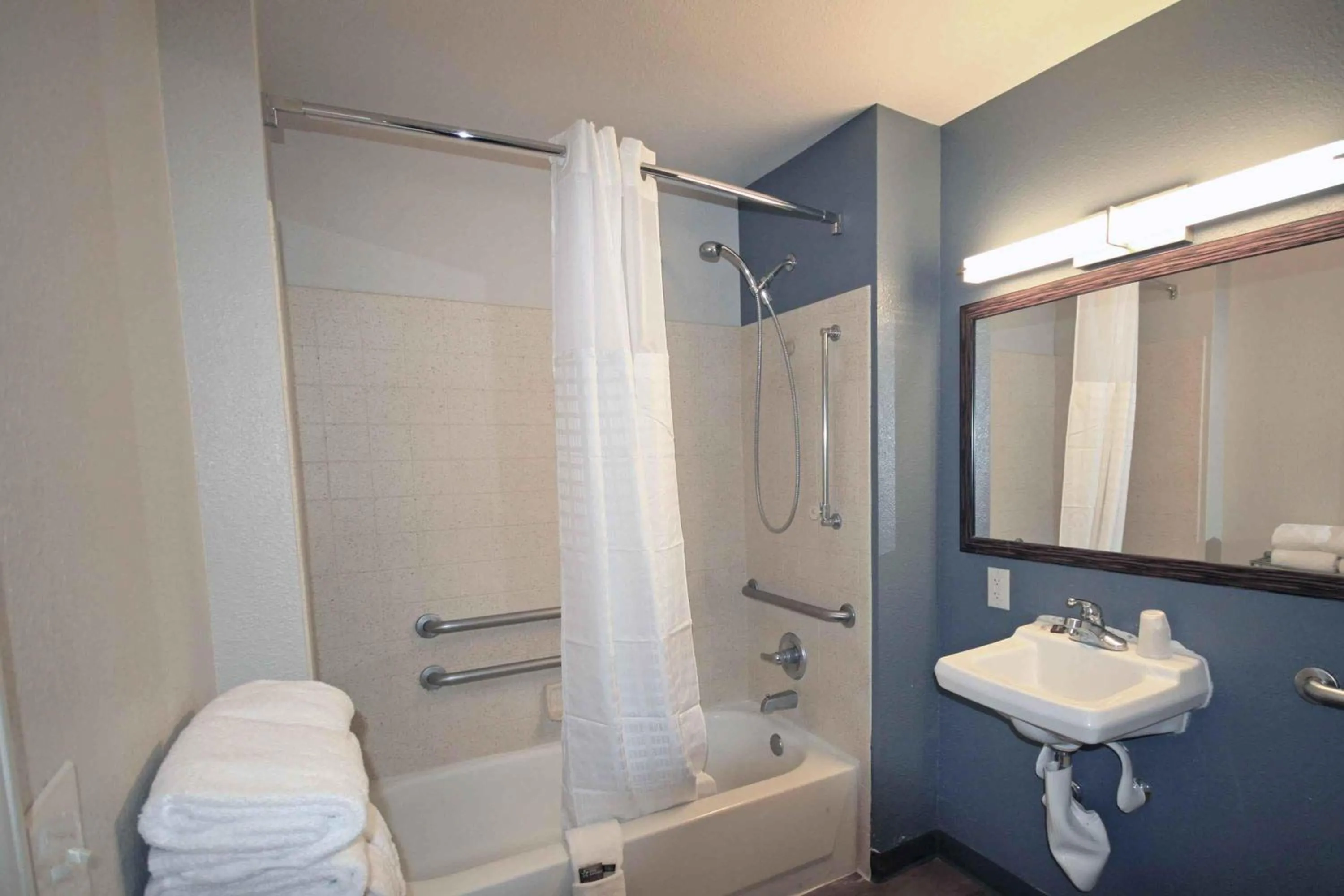 Bathroom in Extended Stay America Suites - Albuquerque - Rio Rancho Blvd