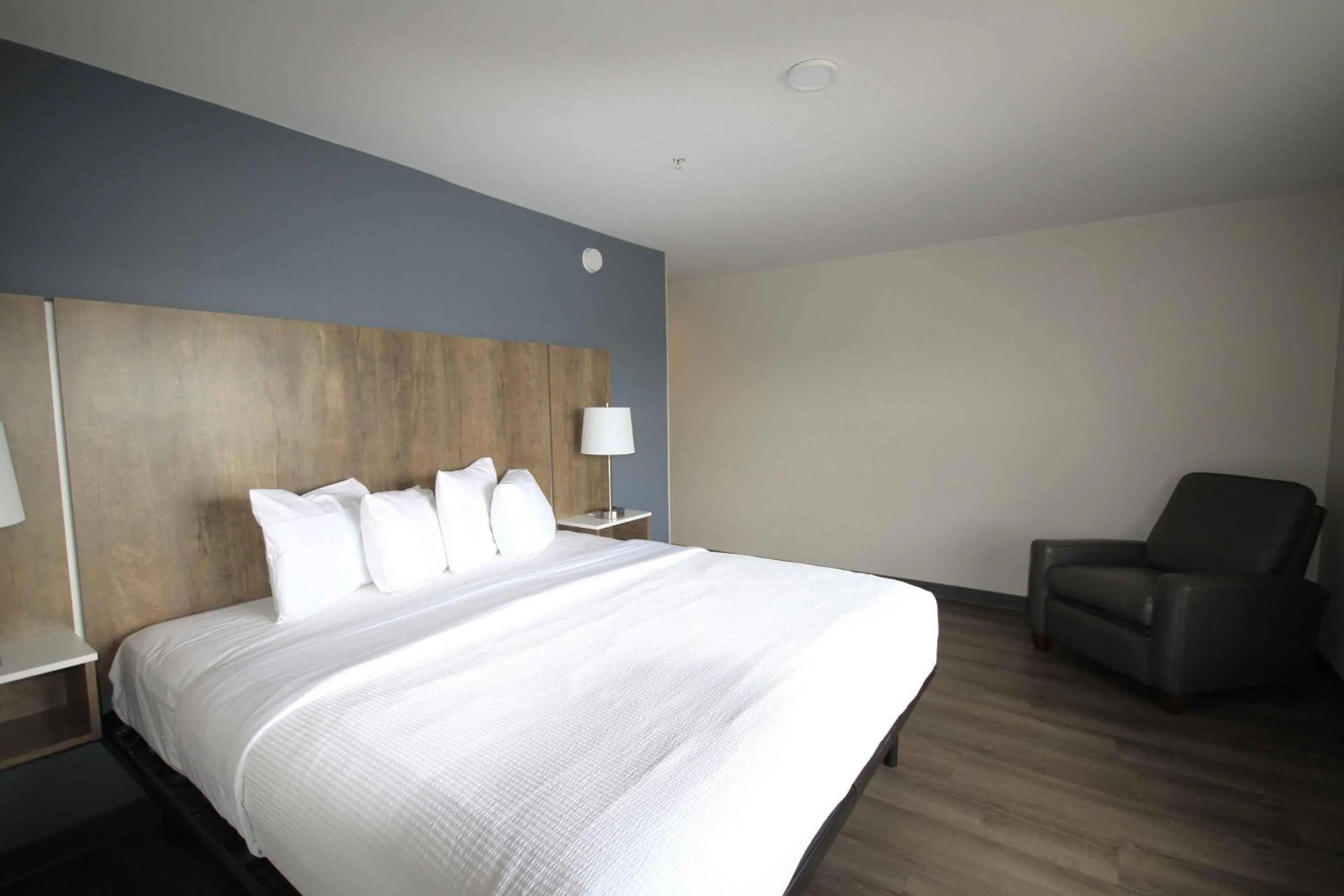 Bedroom, Bed in Extended Stay America Suites - Albuquerque - Rio Rancho Blvd