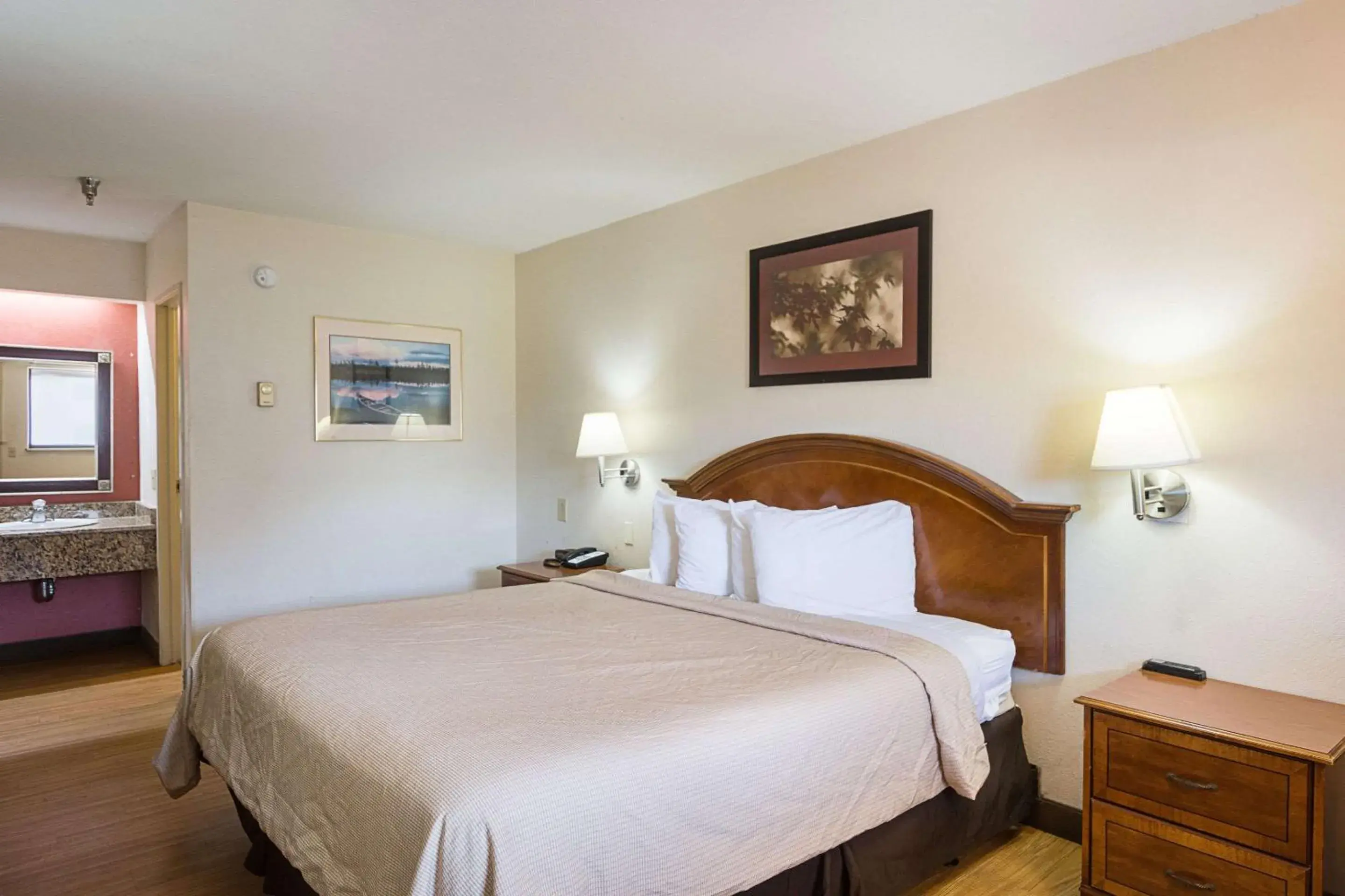 King Room - Accessible/Non-Smoking in Bay Inn On Busch King Room - Accessible/Non-Smoking in Bay Inn On Busch