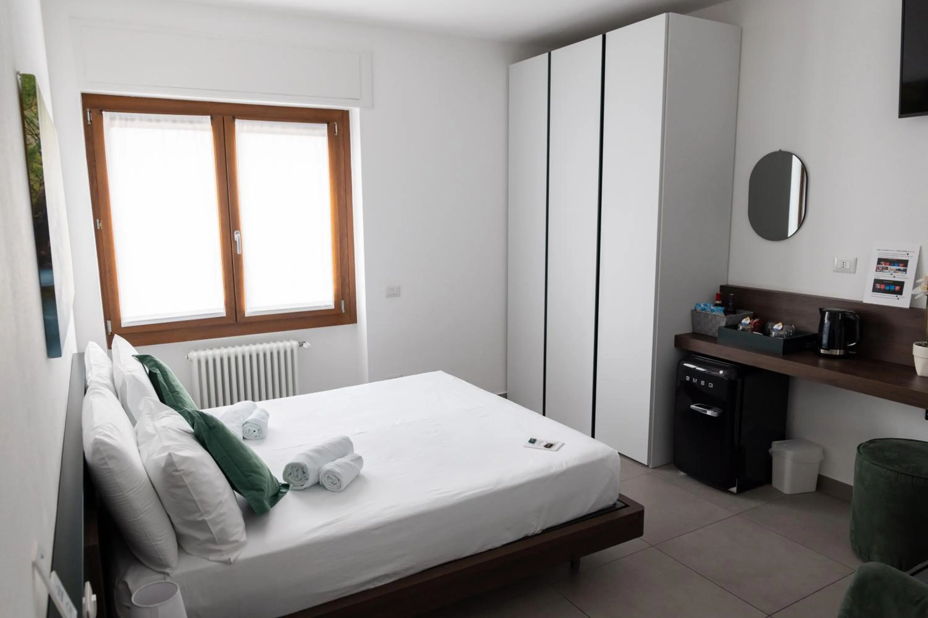 Bedroom, Bed in B&B I LAKE IT BELLAGIO