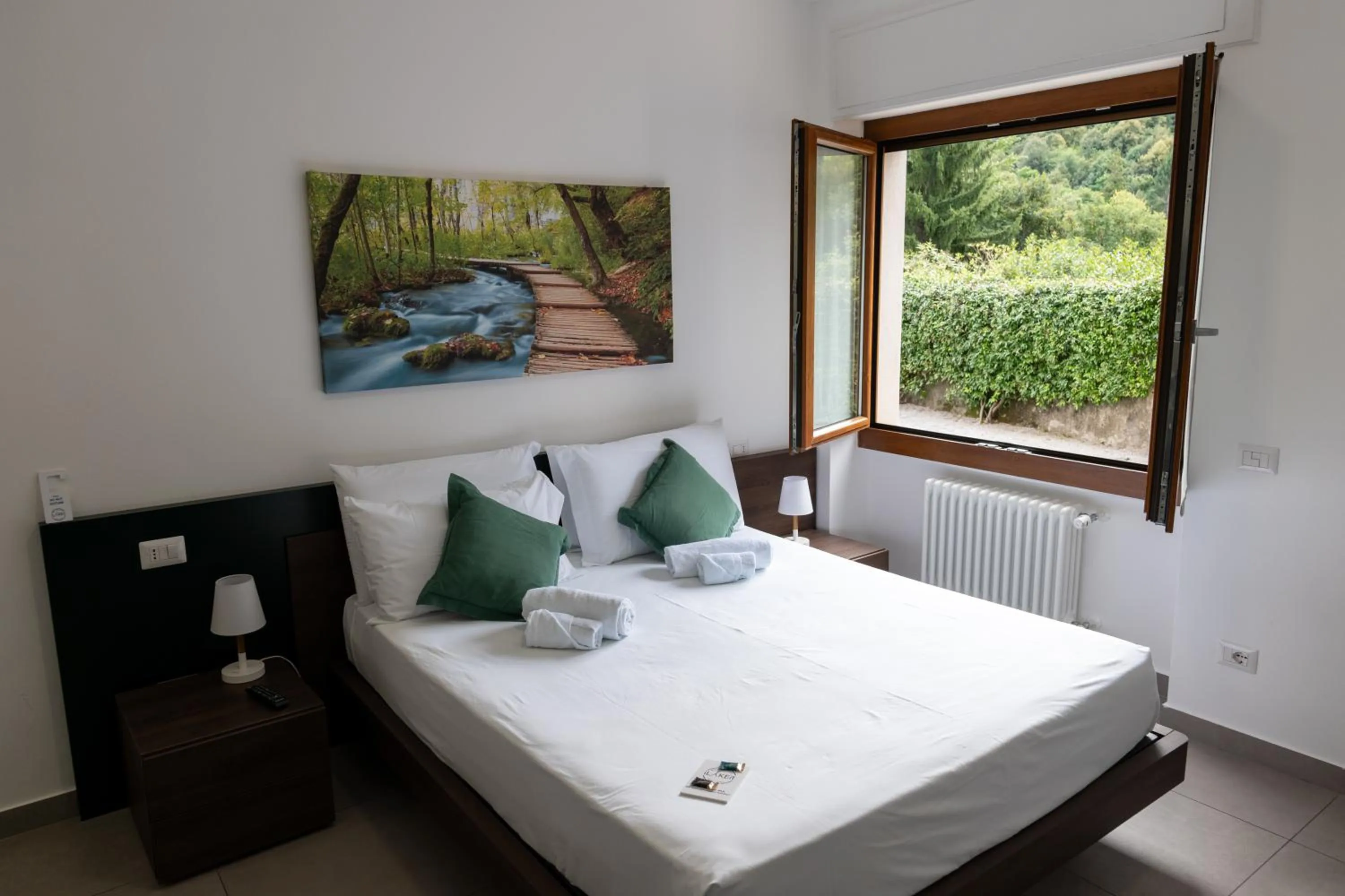 Bedroom, Bed in B&B I LAKE IT BELLAGIO