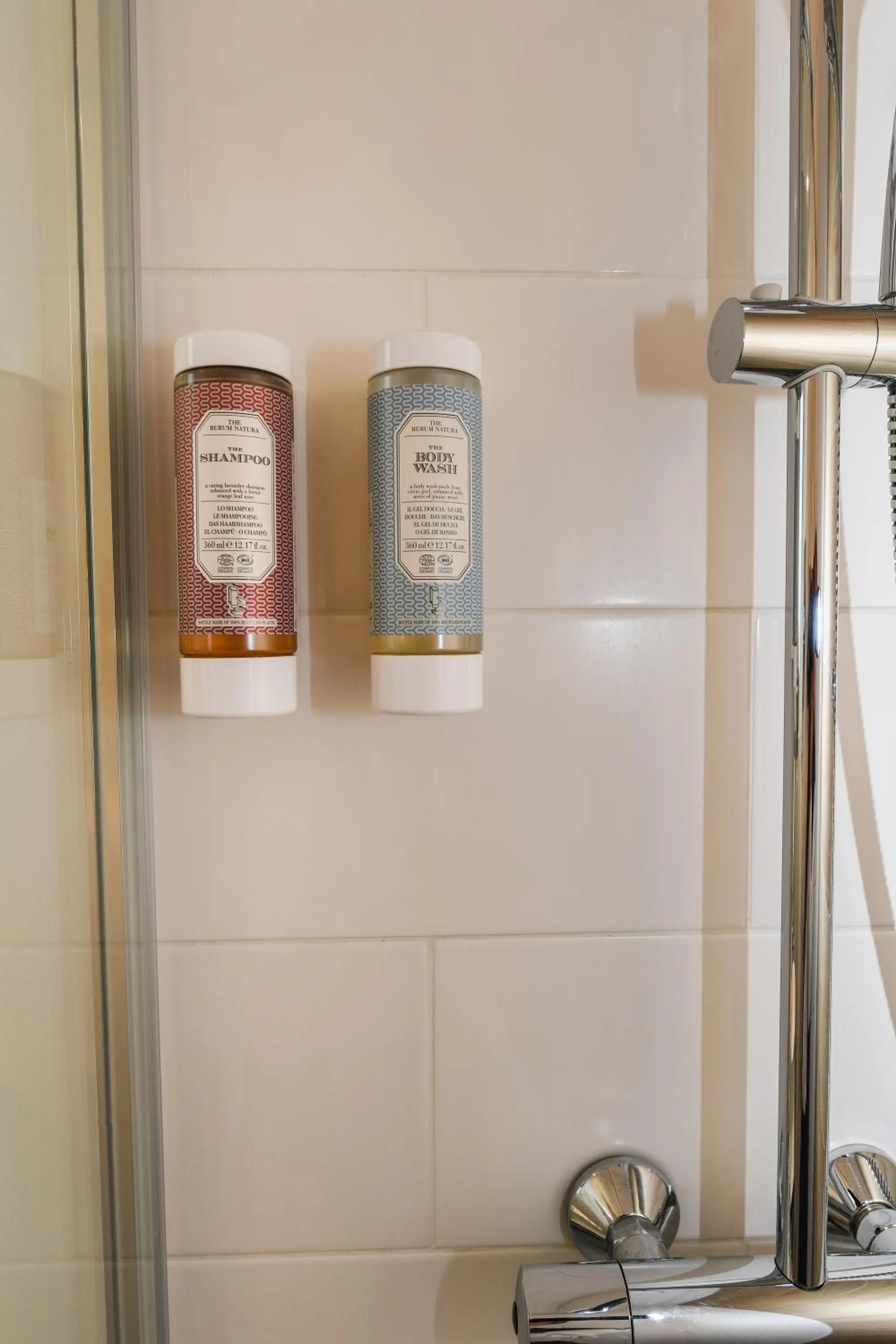 Shower in Best Western Plus Le Havre Centre Gare