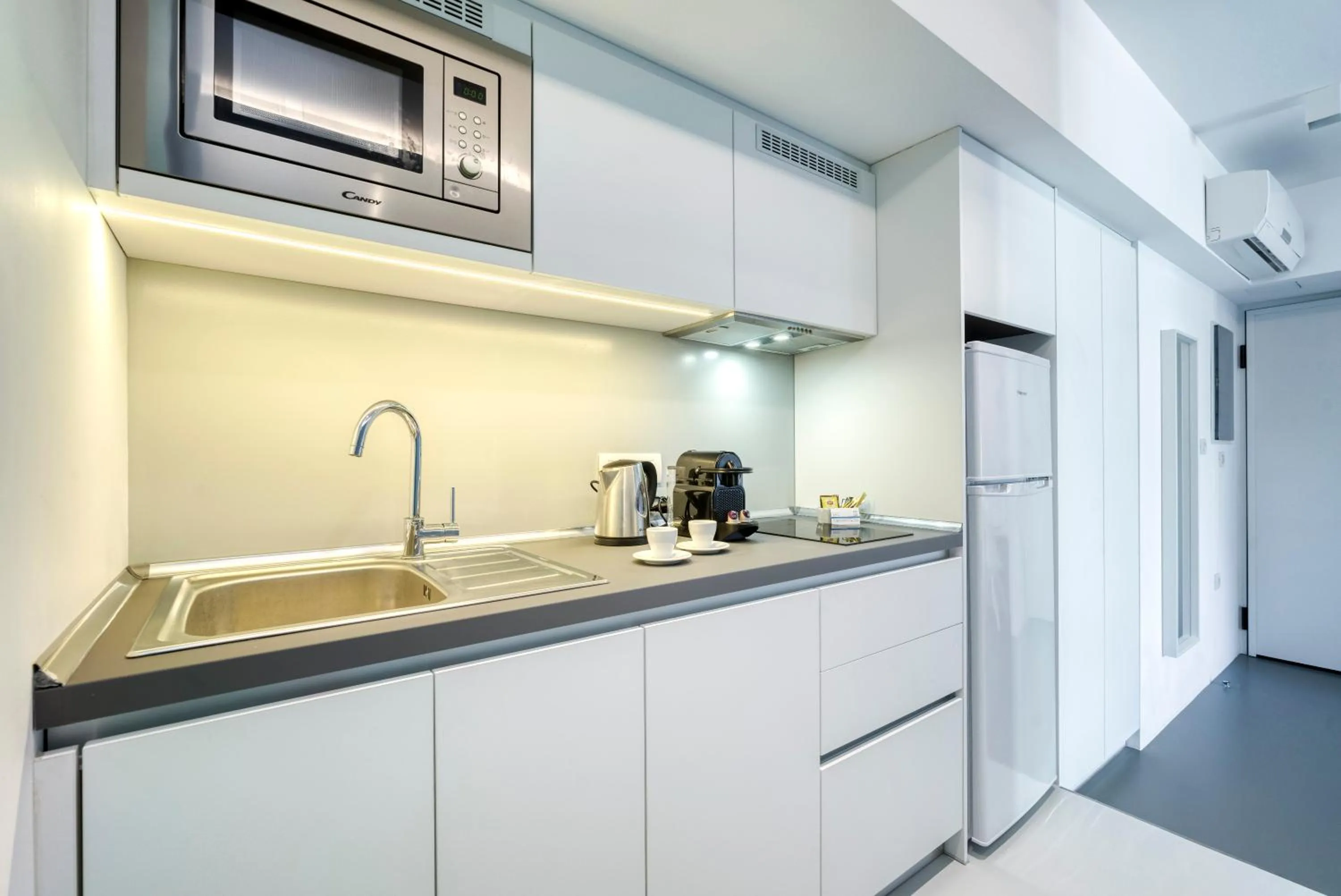 Kitchen or kitchenette in Athens Color Cube