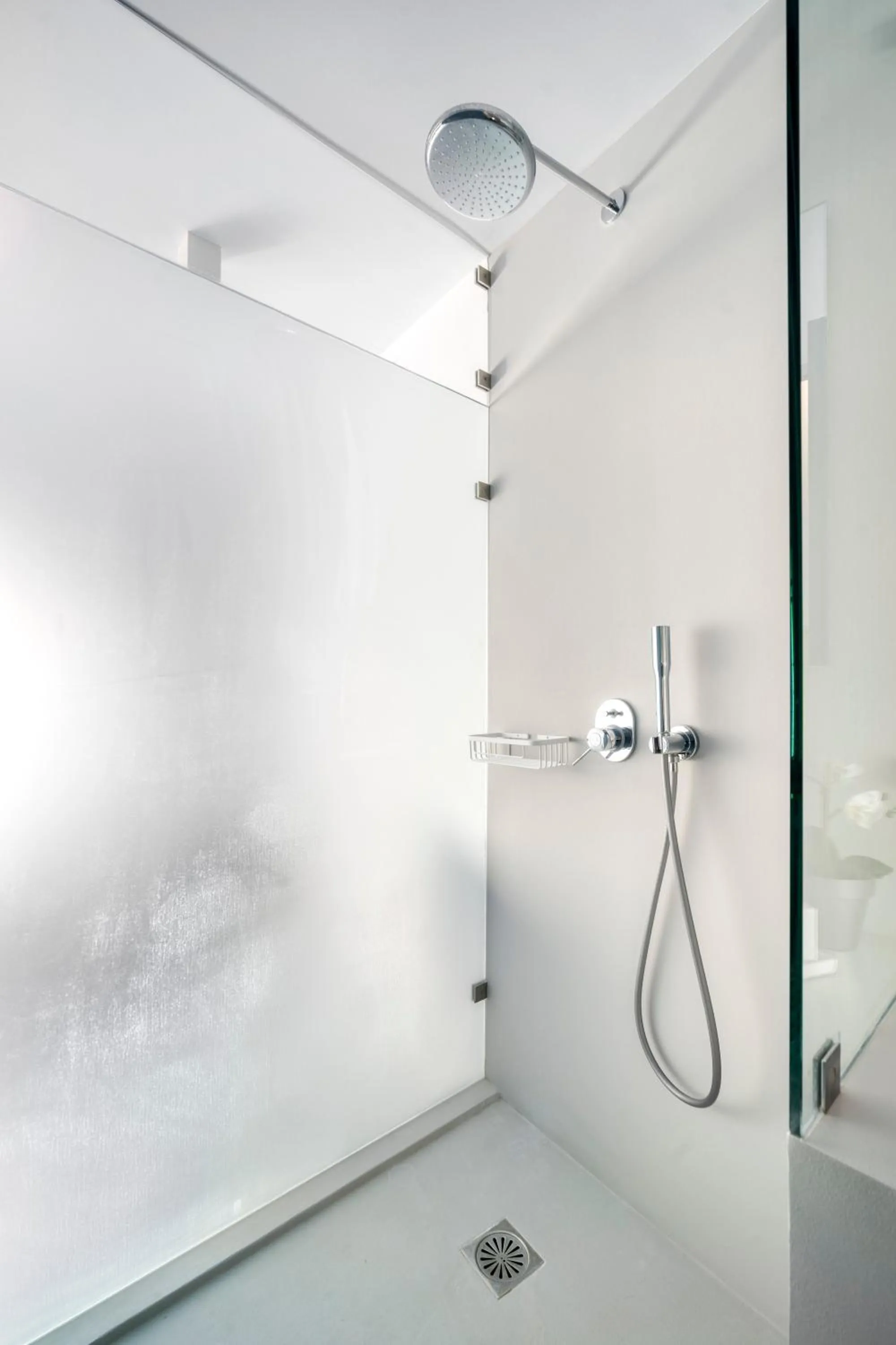 Bathroom in Athens Color Cube