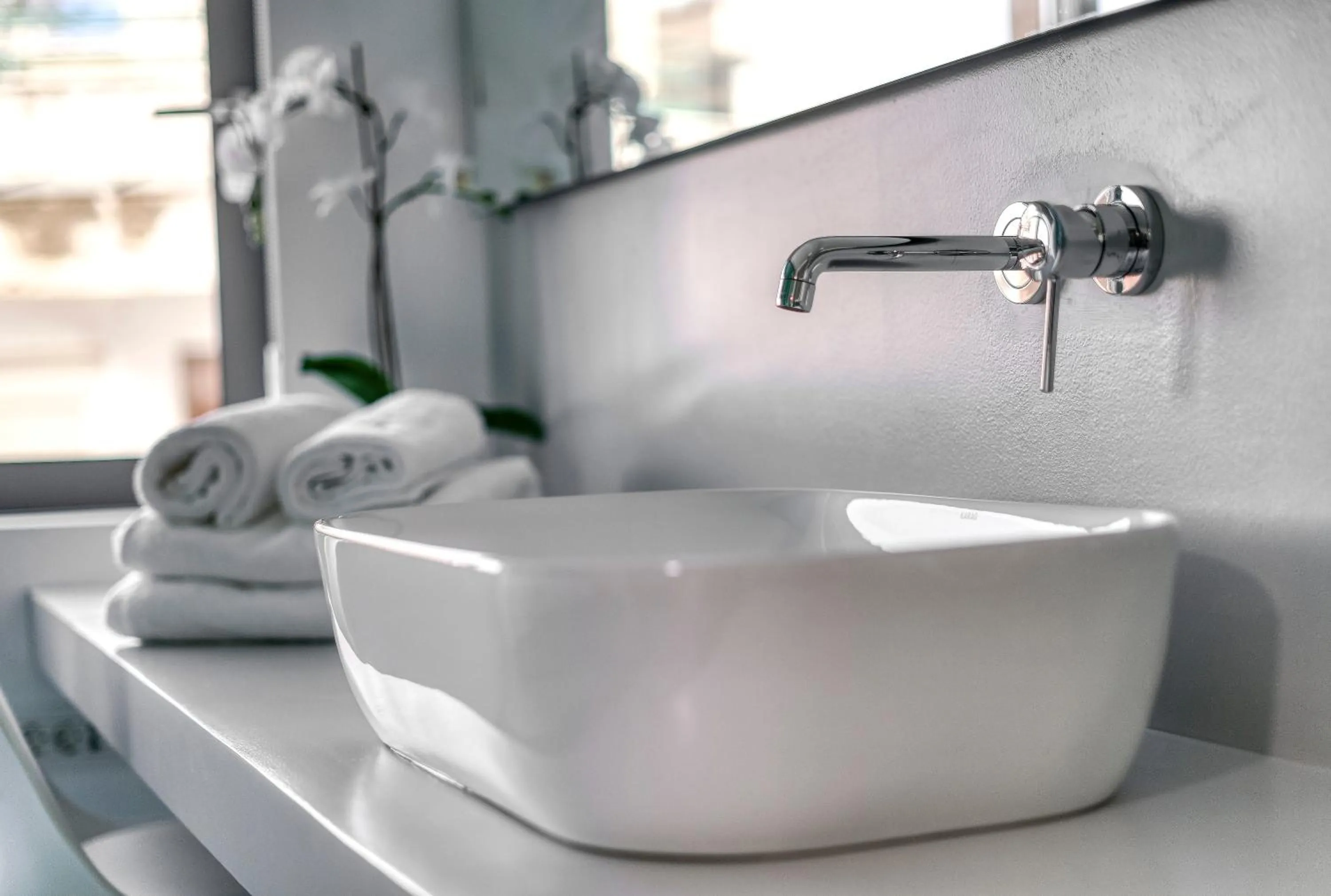 Bathroom in Athens Color Cube