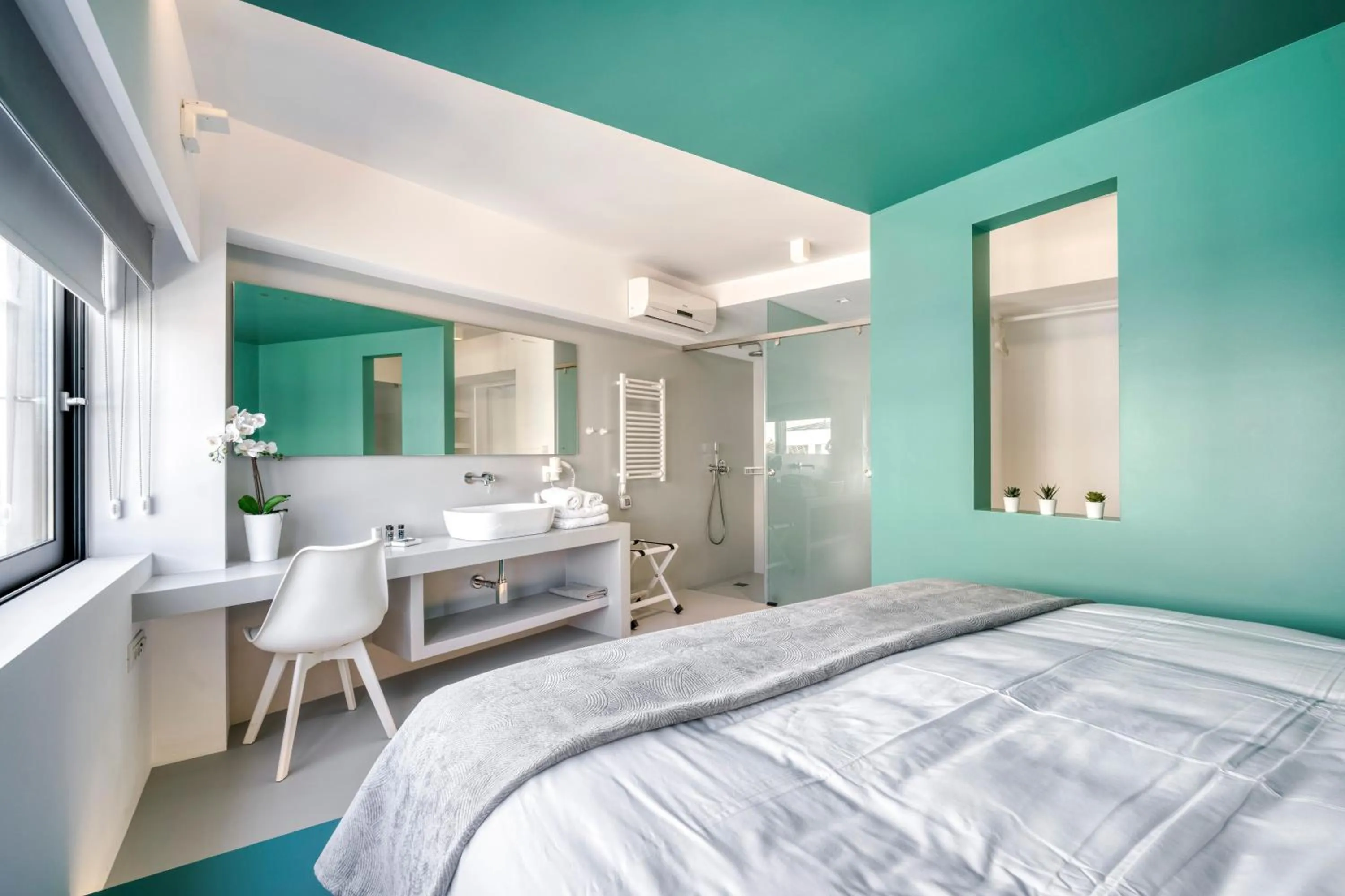 Bedroom, Bed in Athens Color Cube