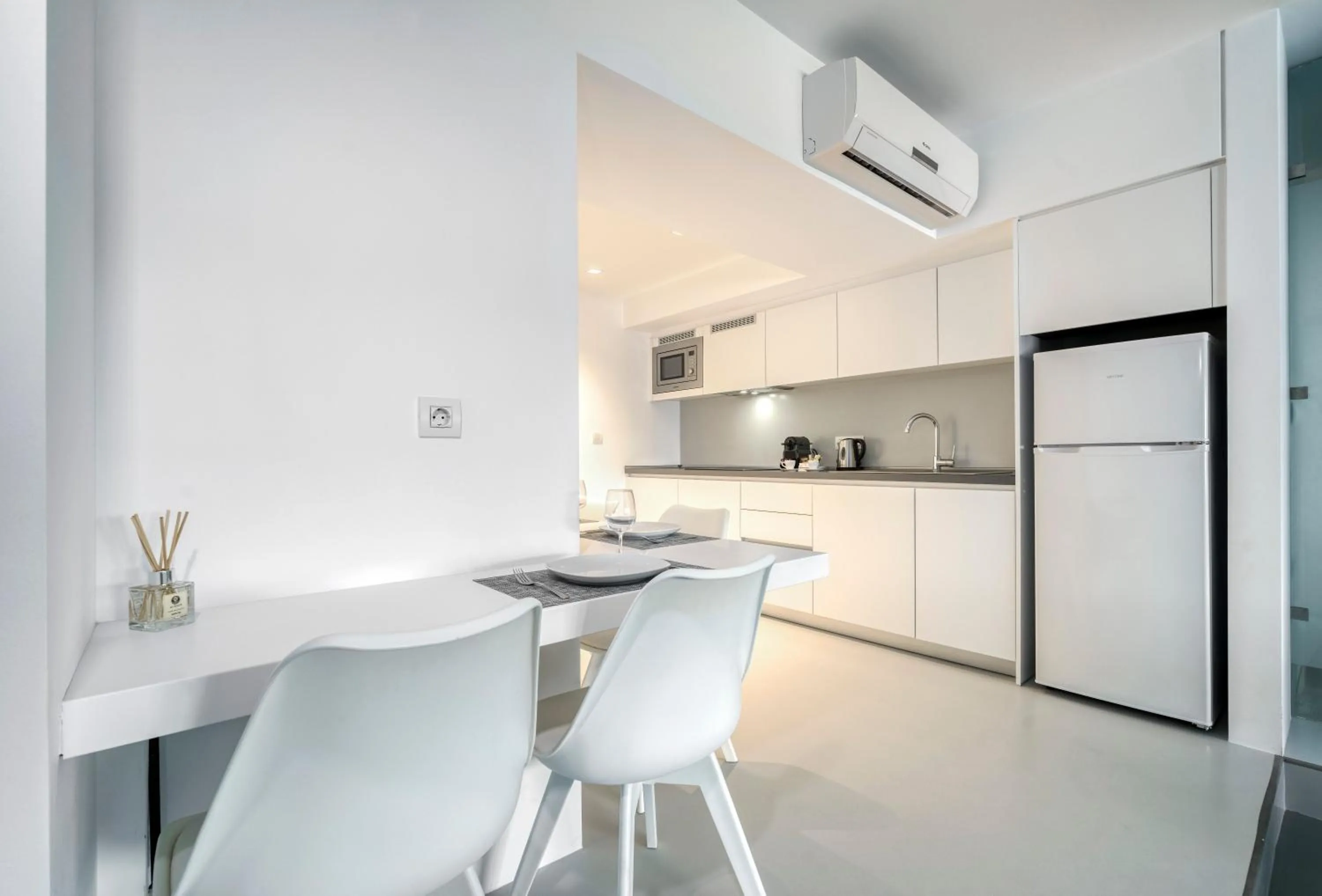 Kitchen or kitchenette in Athens Color Cube