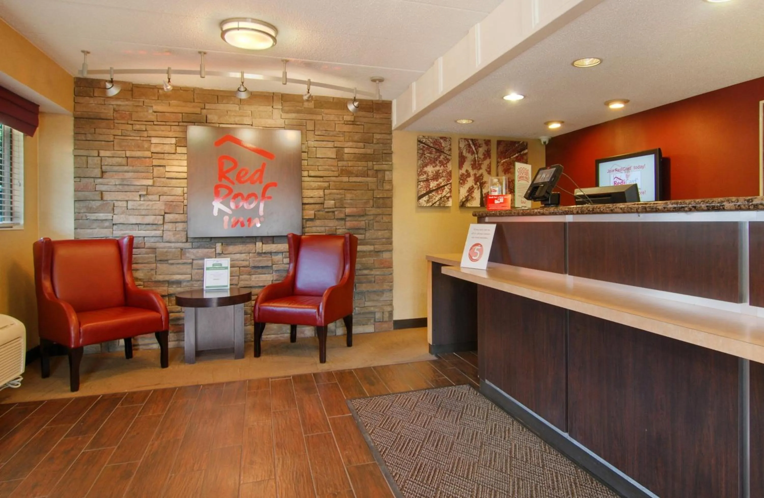 Lobby or reception in Red Roof Inn Cleveland - Mentor/ Willoughby