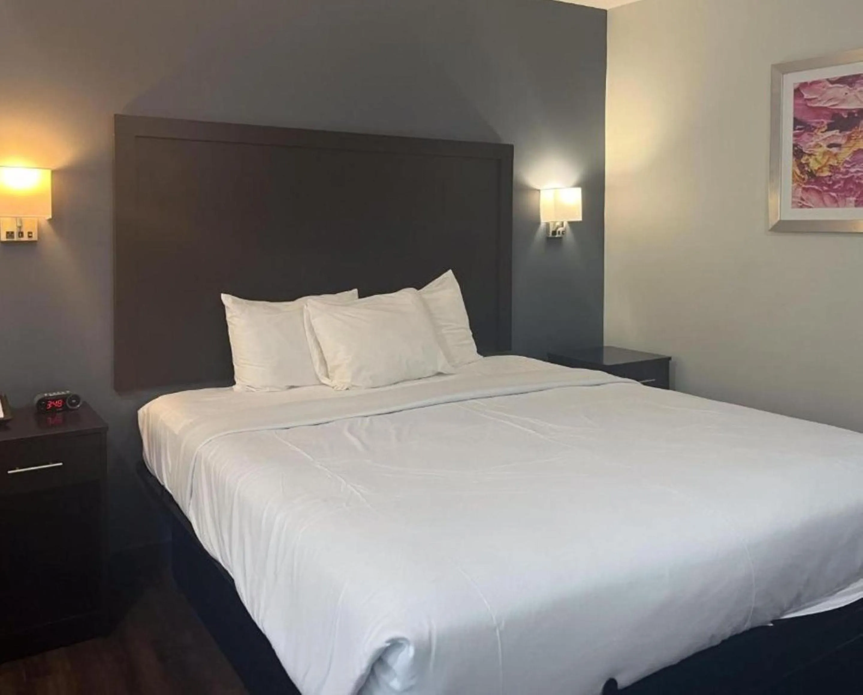 Bed in Studio 6 Extended stay Huntsville, AL - US Space & Rocket Center