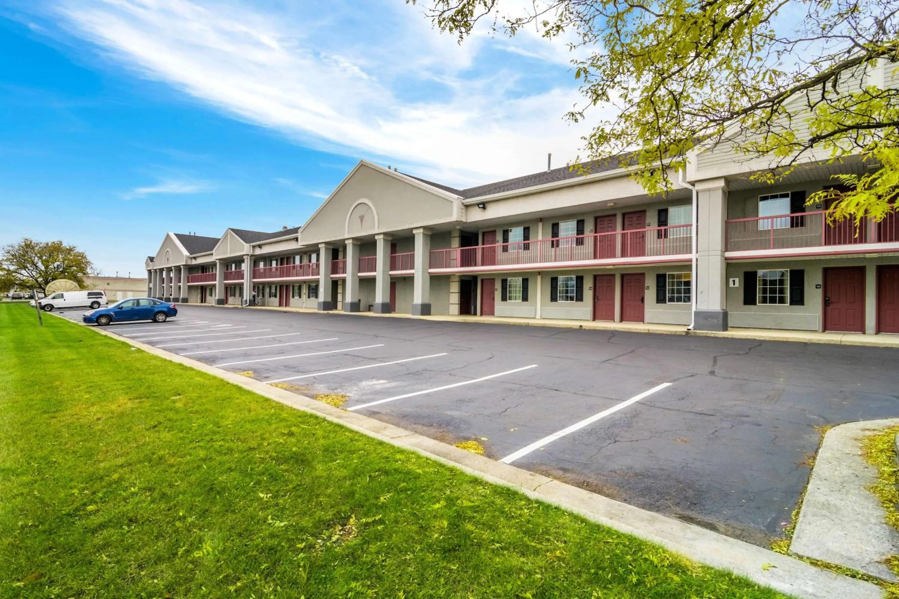 Property building in Motel 6-Alsip, IL