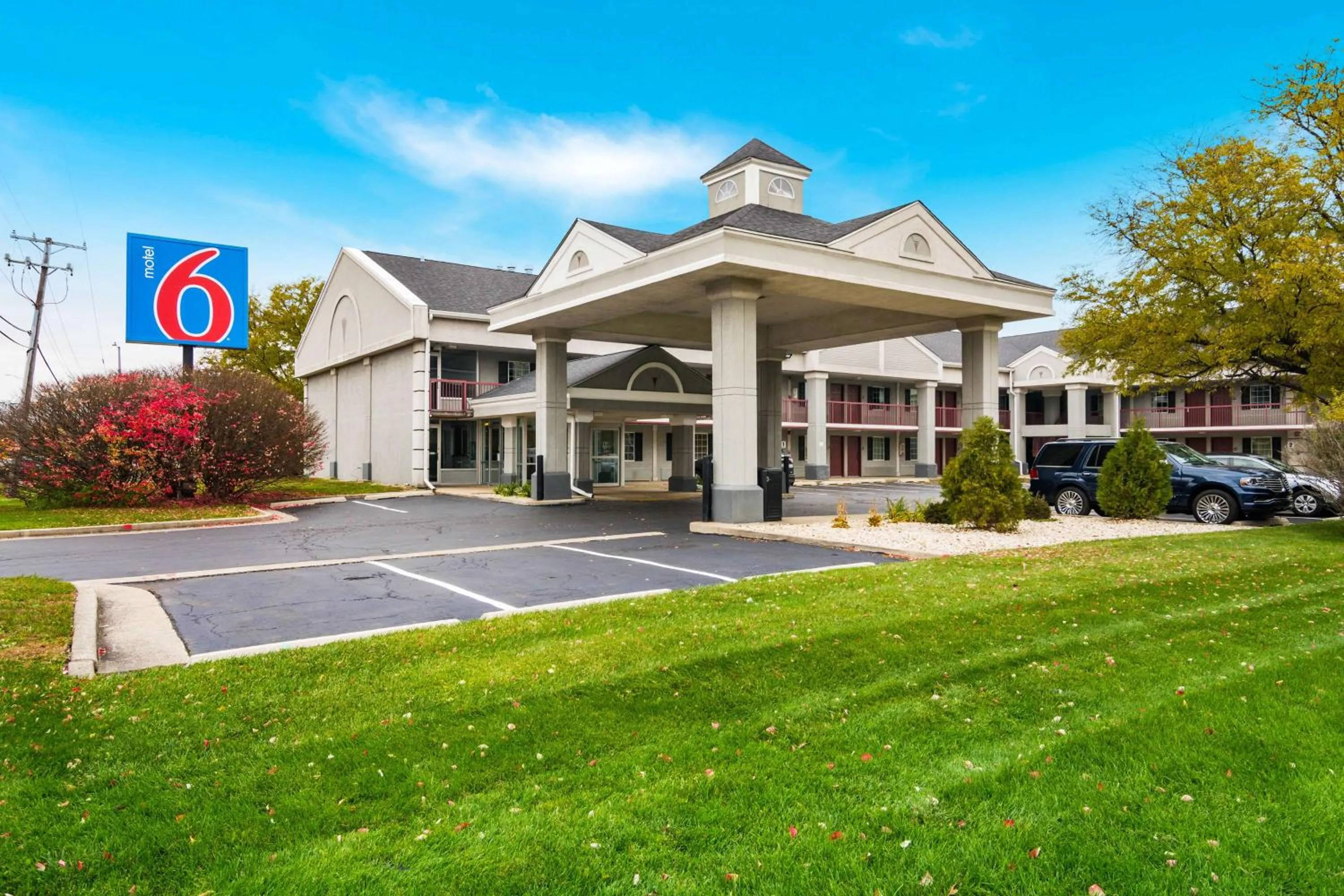 Property building in Motel 6-Alsip, IL