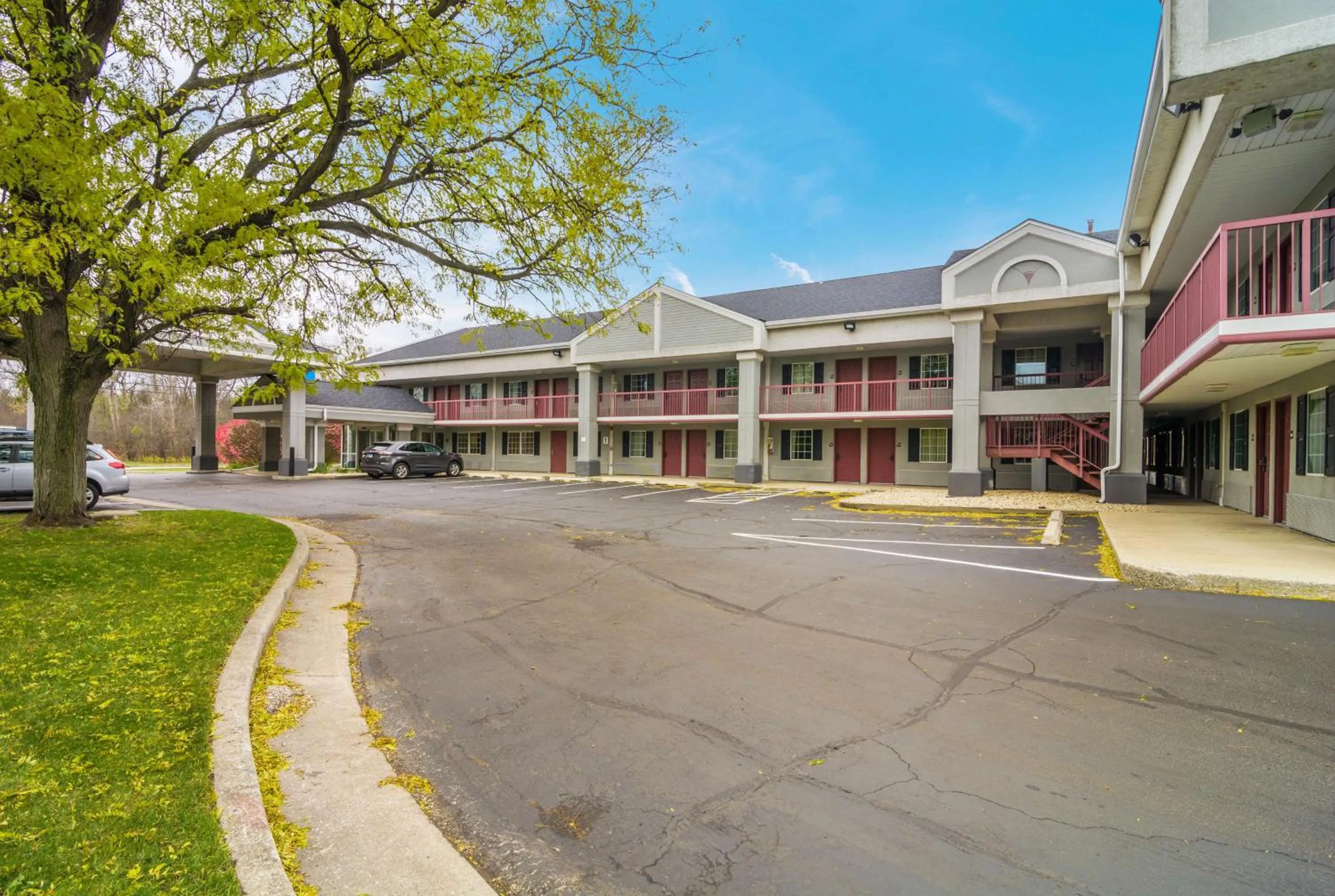 Property building in Motel 6-Alsip, IL