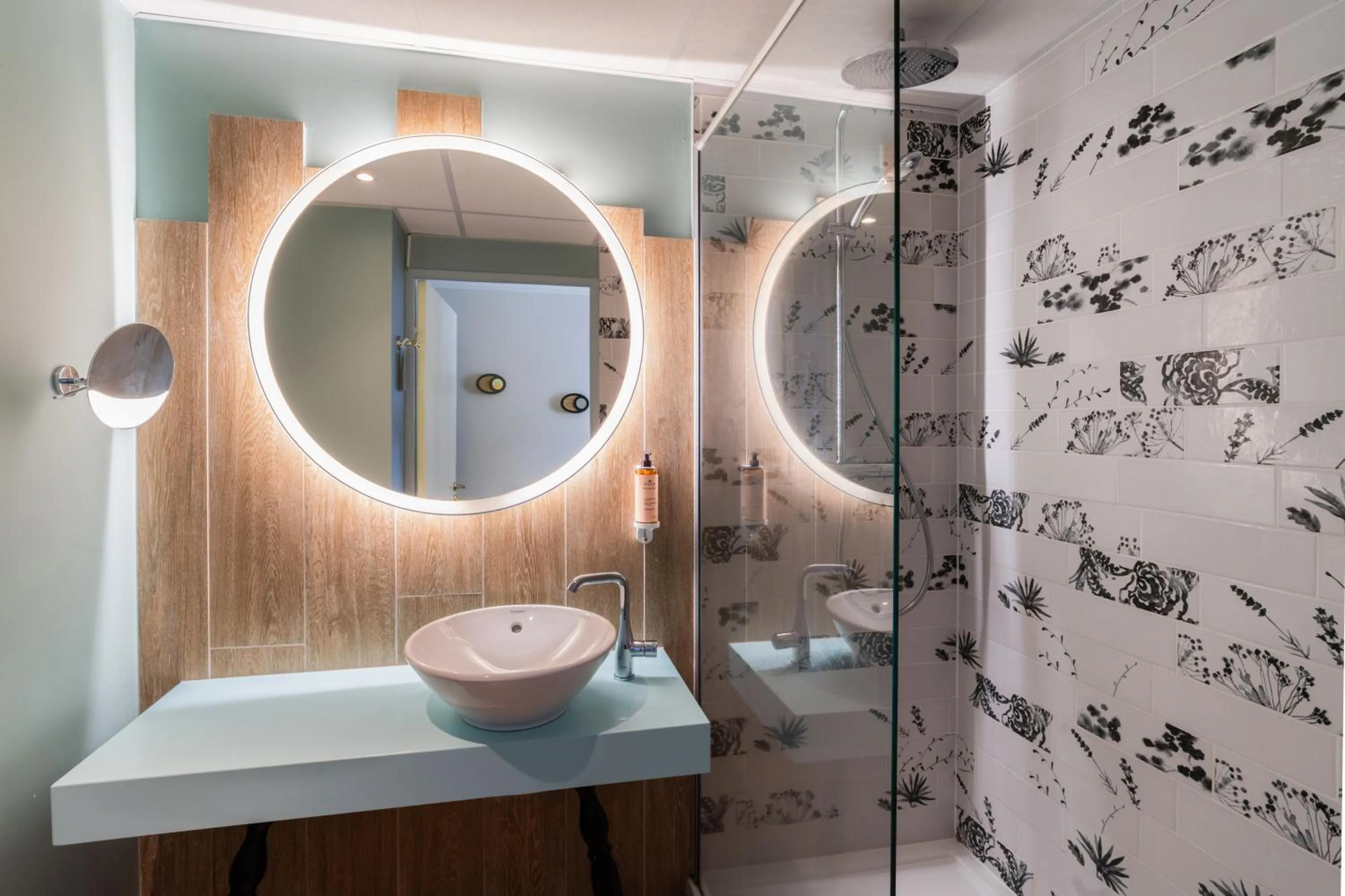 Bathroom in Mercure Orléans Portes de Sologne