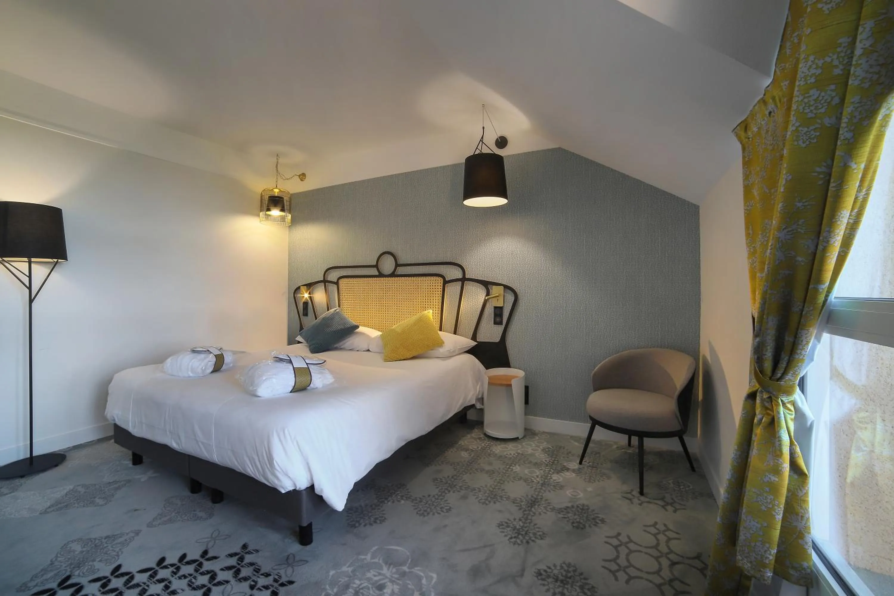 Bed in Mercure Orléans Portes de Sologne