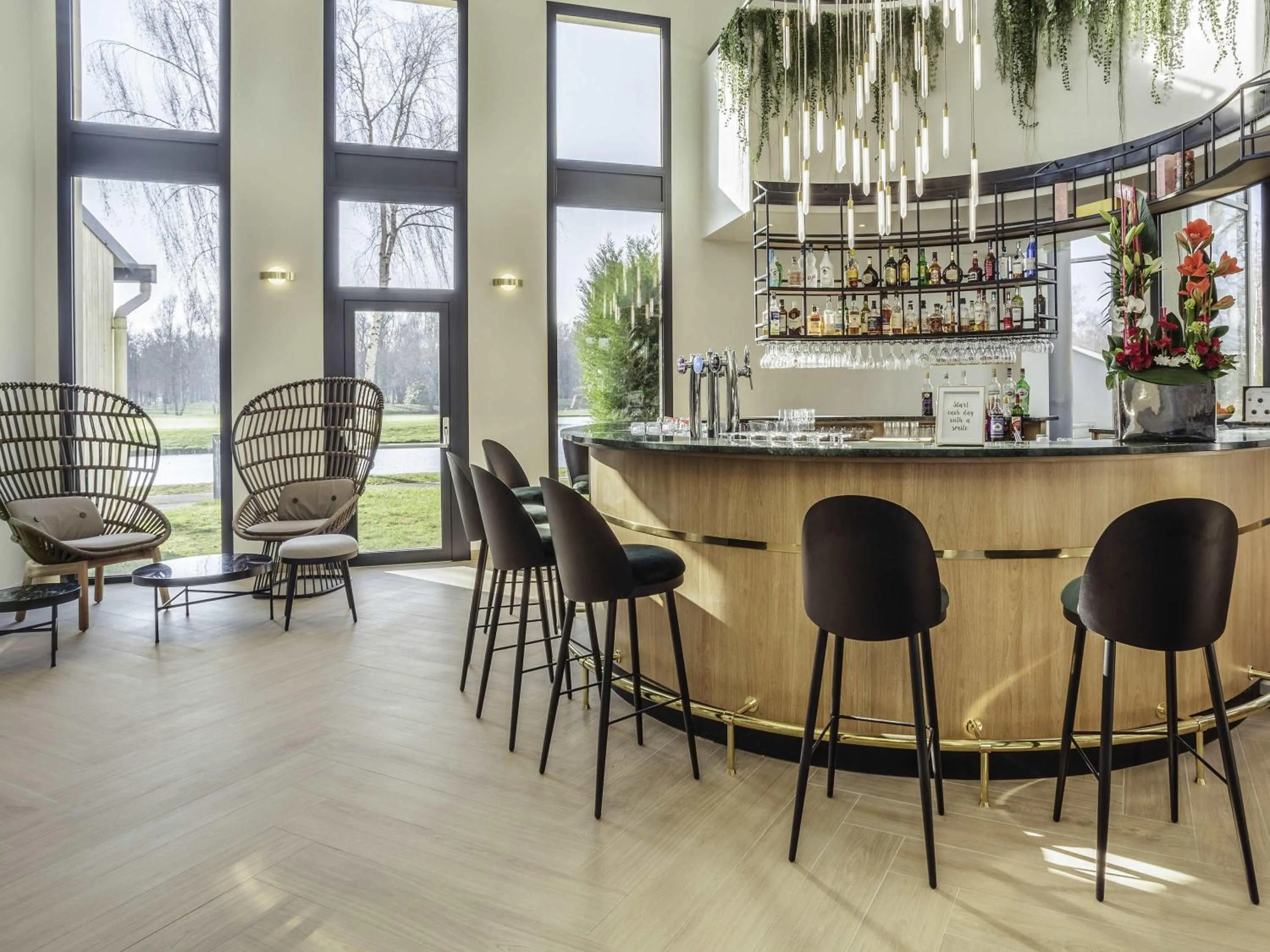 Lounge or bar in Mercure Orléans Portes de Sologne