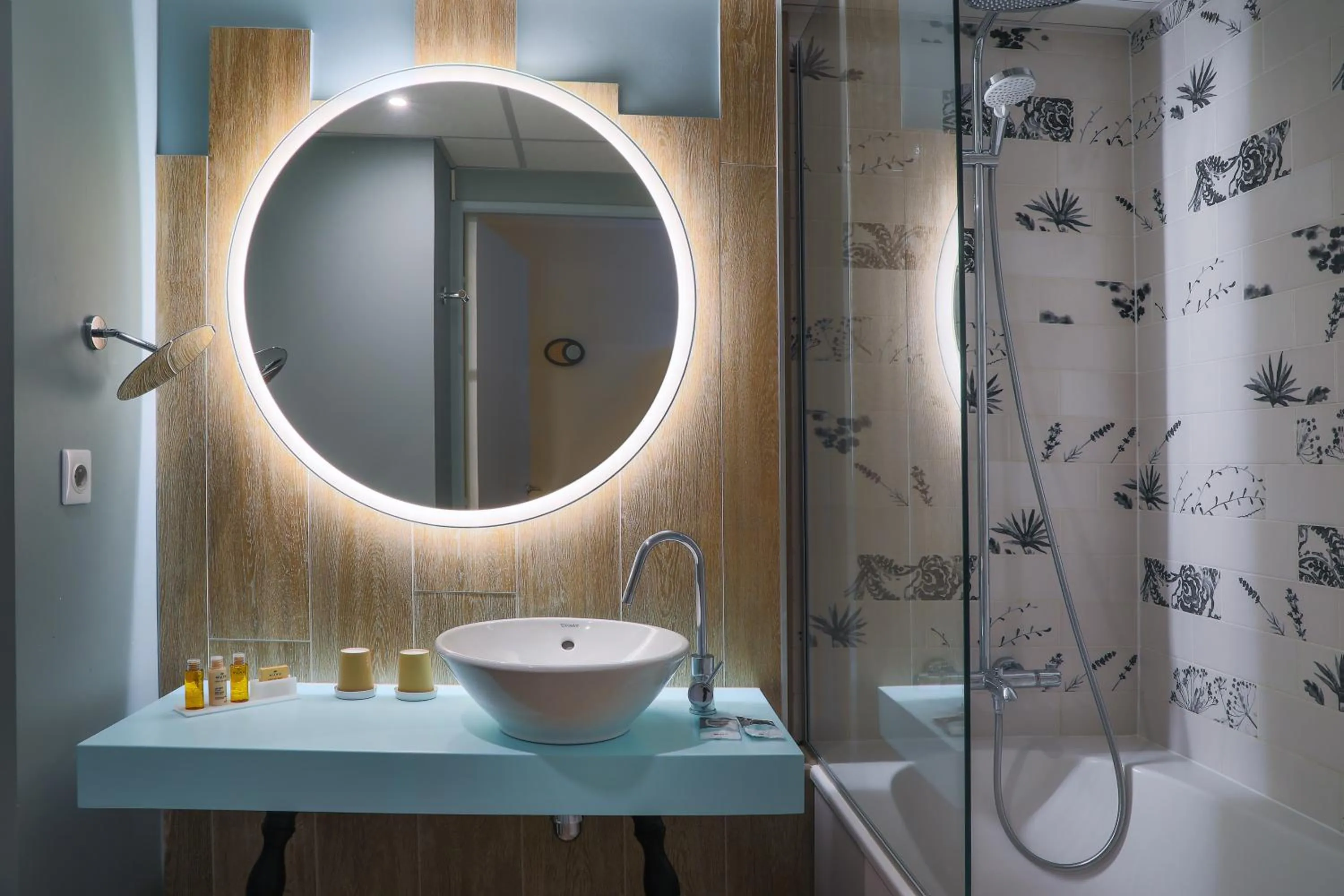 Bathroom in Mercure Orléans Portes de Sologne