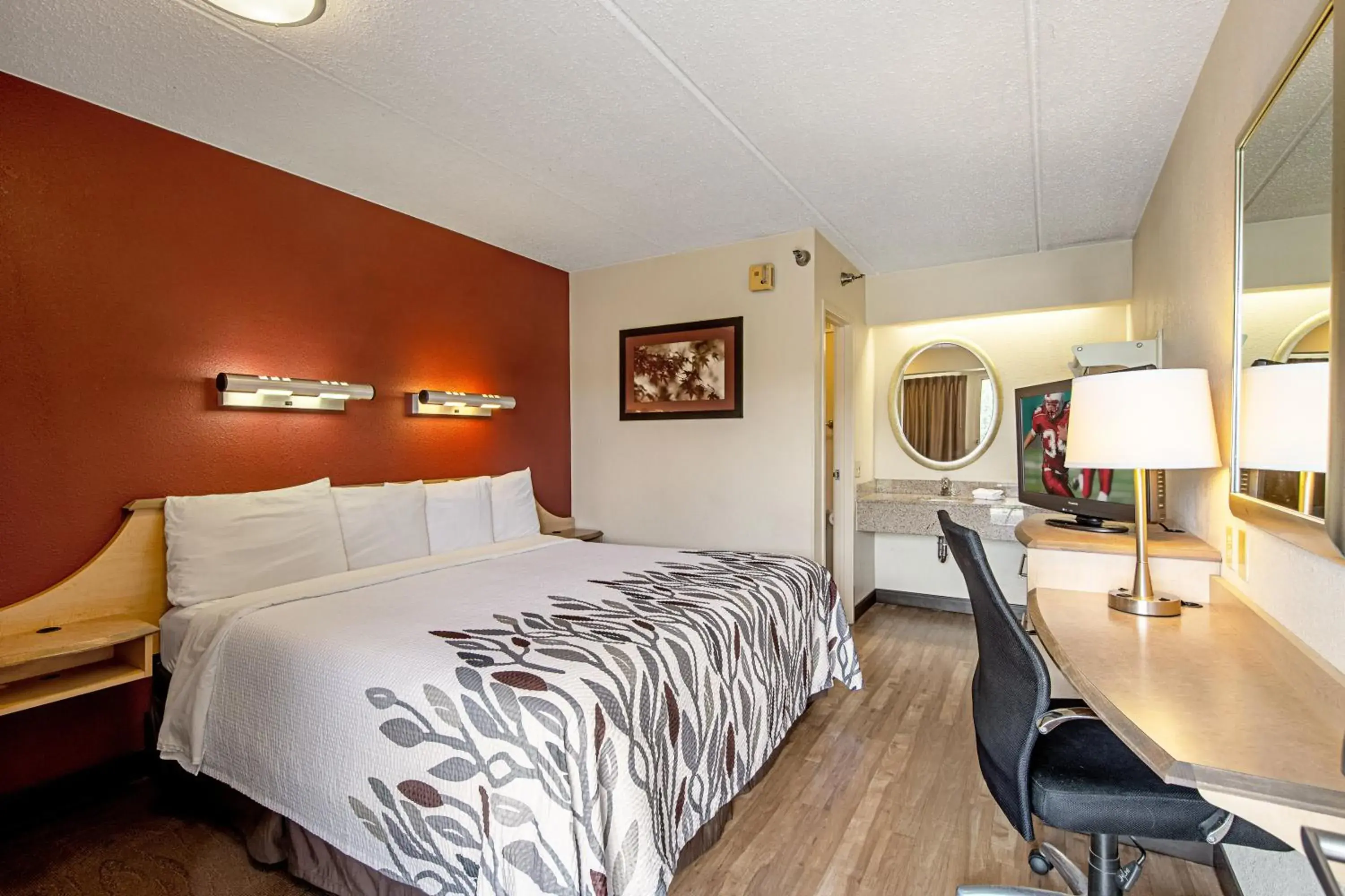 Standard King Room Smoke Free - single occupancy in Red Roof Inn Charleston - Kanawha City, WV Standard King Room Smoke Free - single occupancy in Red Roof Inn Charleston - Kanawha City, WV