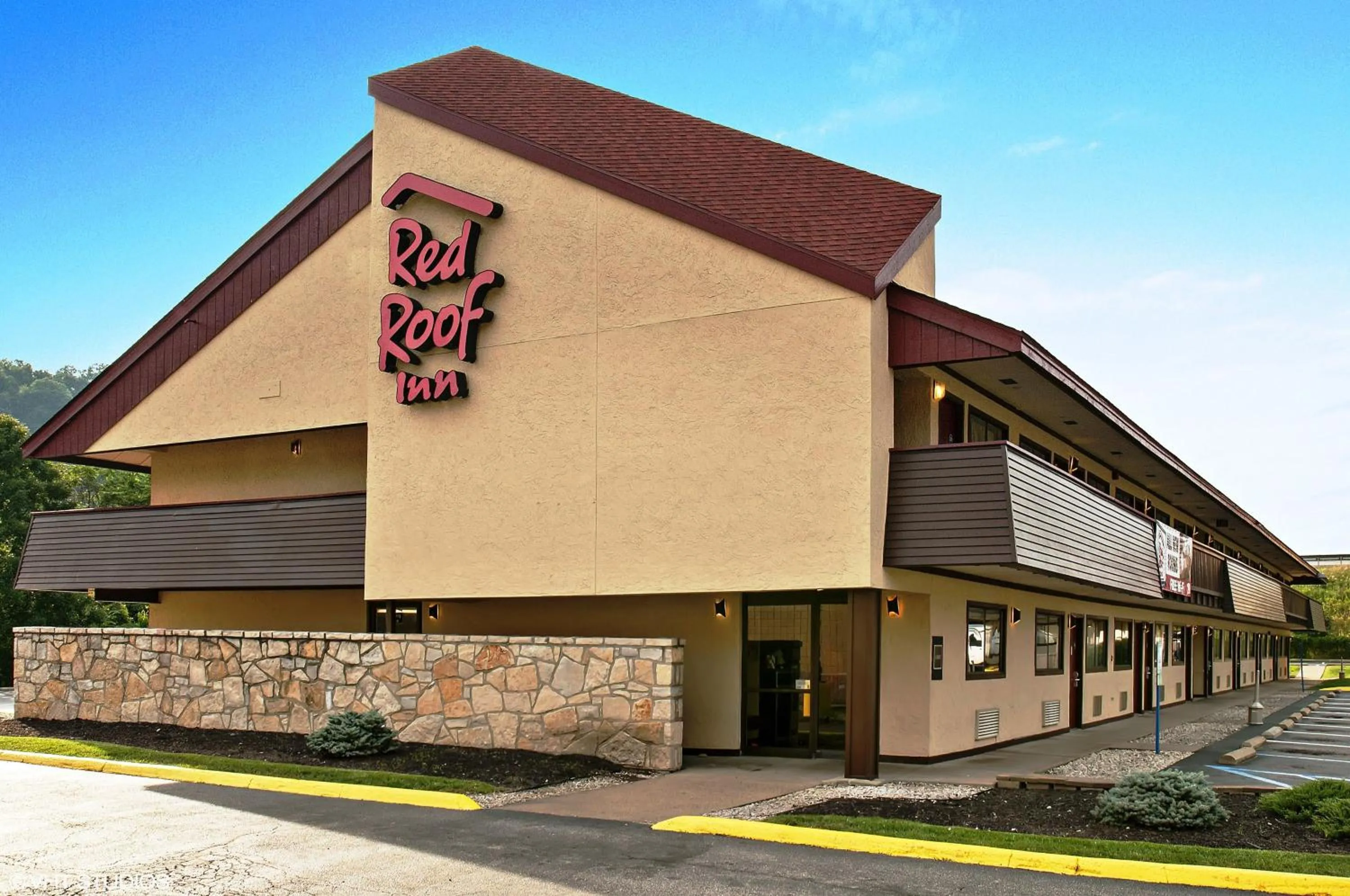 Property building in Red Roof Inn Charleston - Kanawha City, WV
