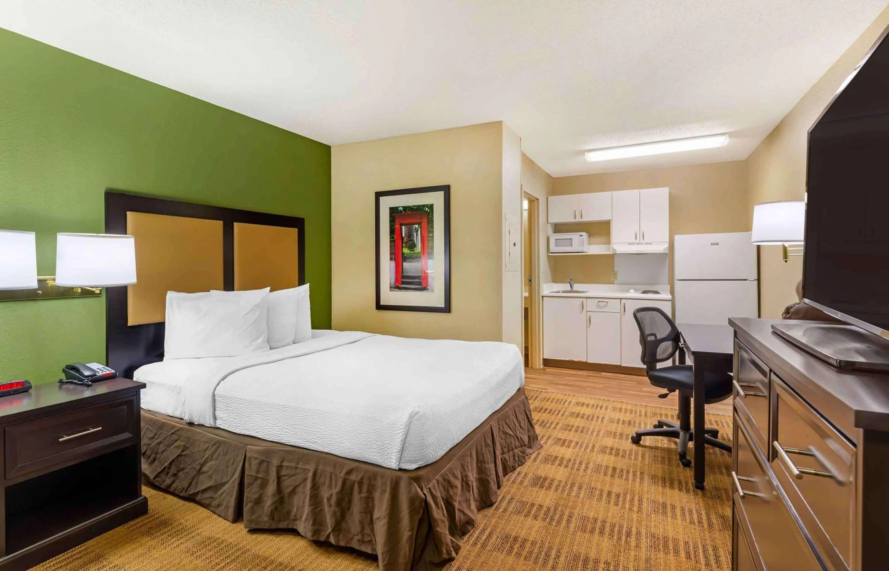 Bedroom, Bed in Extended Stay America Suites - Richmond - W Broad Street - Glenside - South