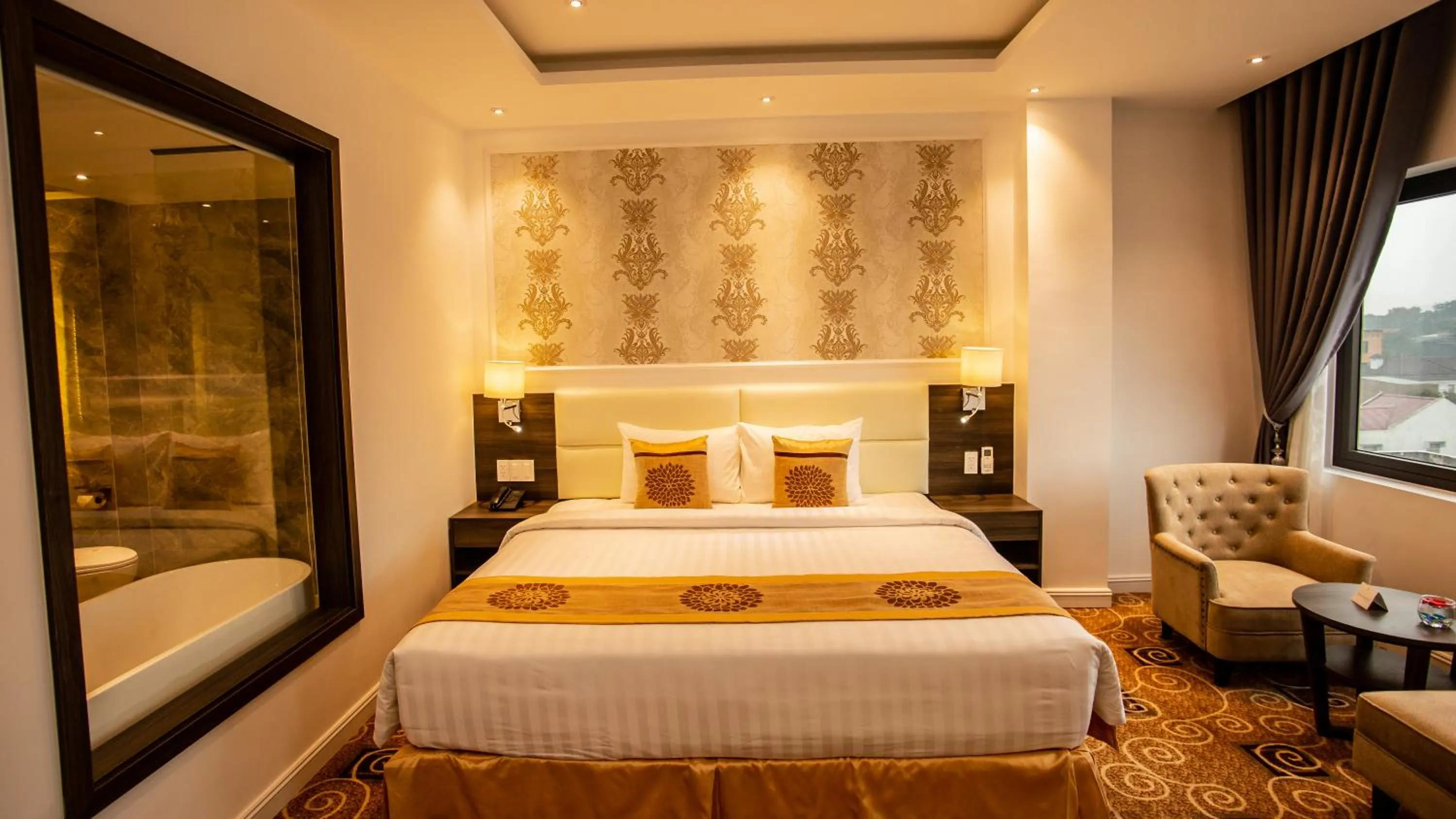 Bed in ELIZABETH HOTEL