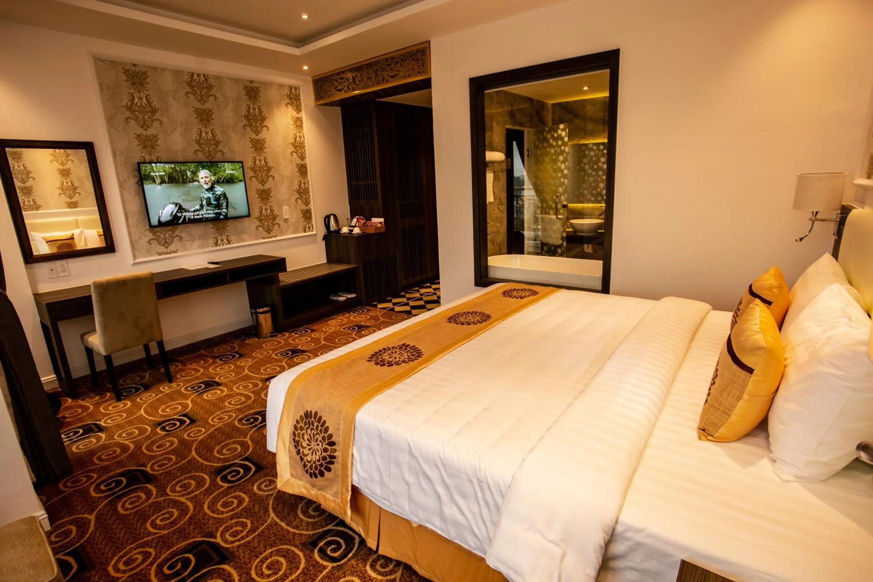 Bed in ELIZABETH HOTEL