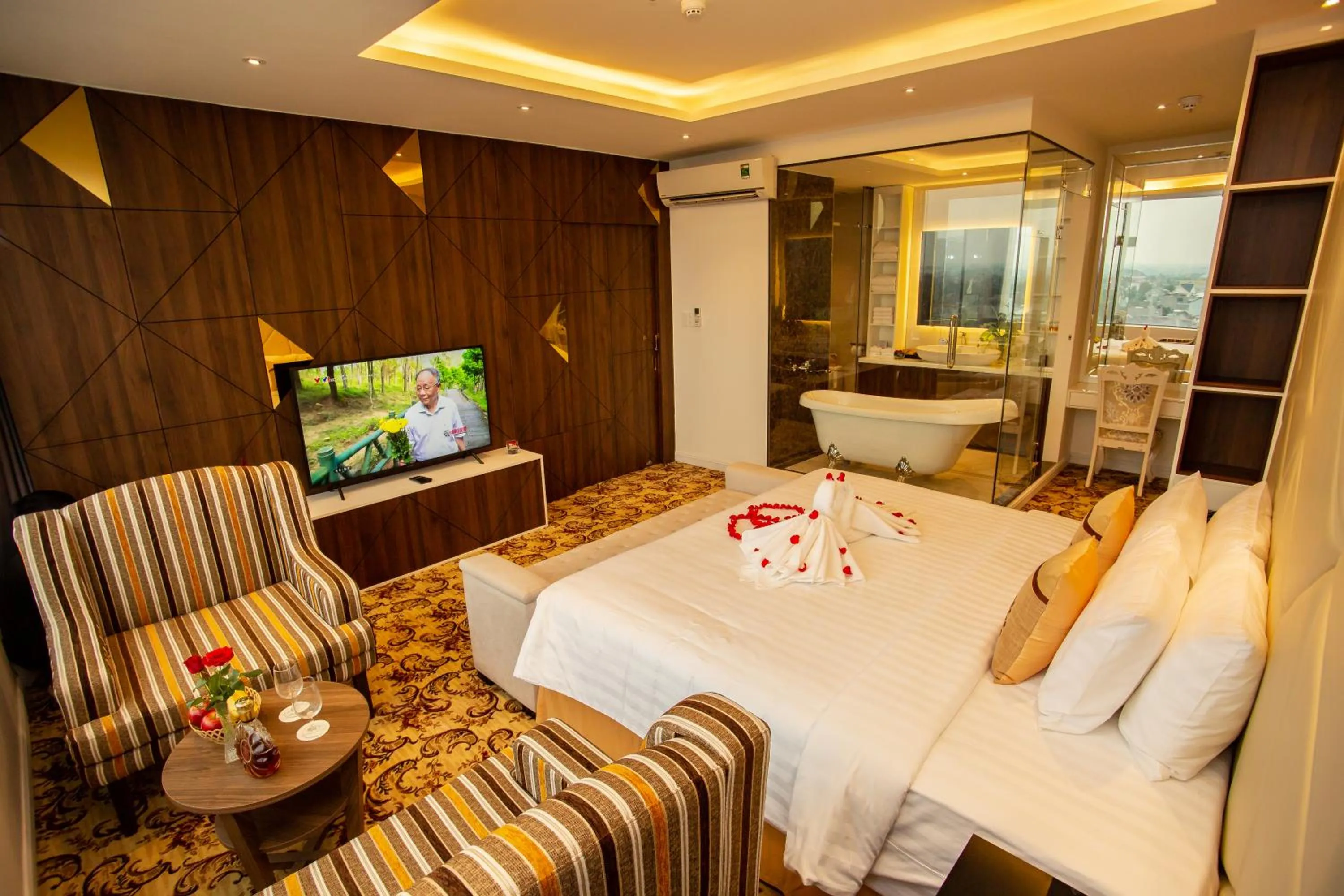 Photo of the whole room, Bed in ELIZABETH HOTEL