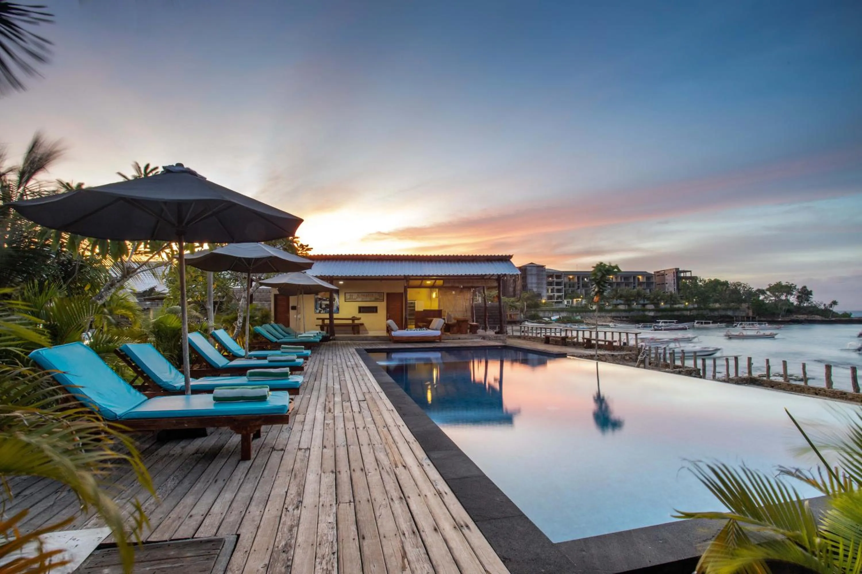 Swimming pool in D'Muncuk Huts Lembongan