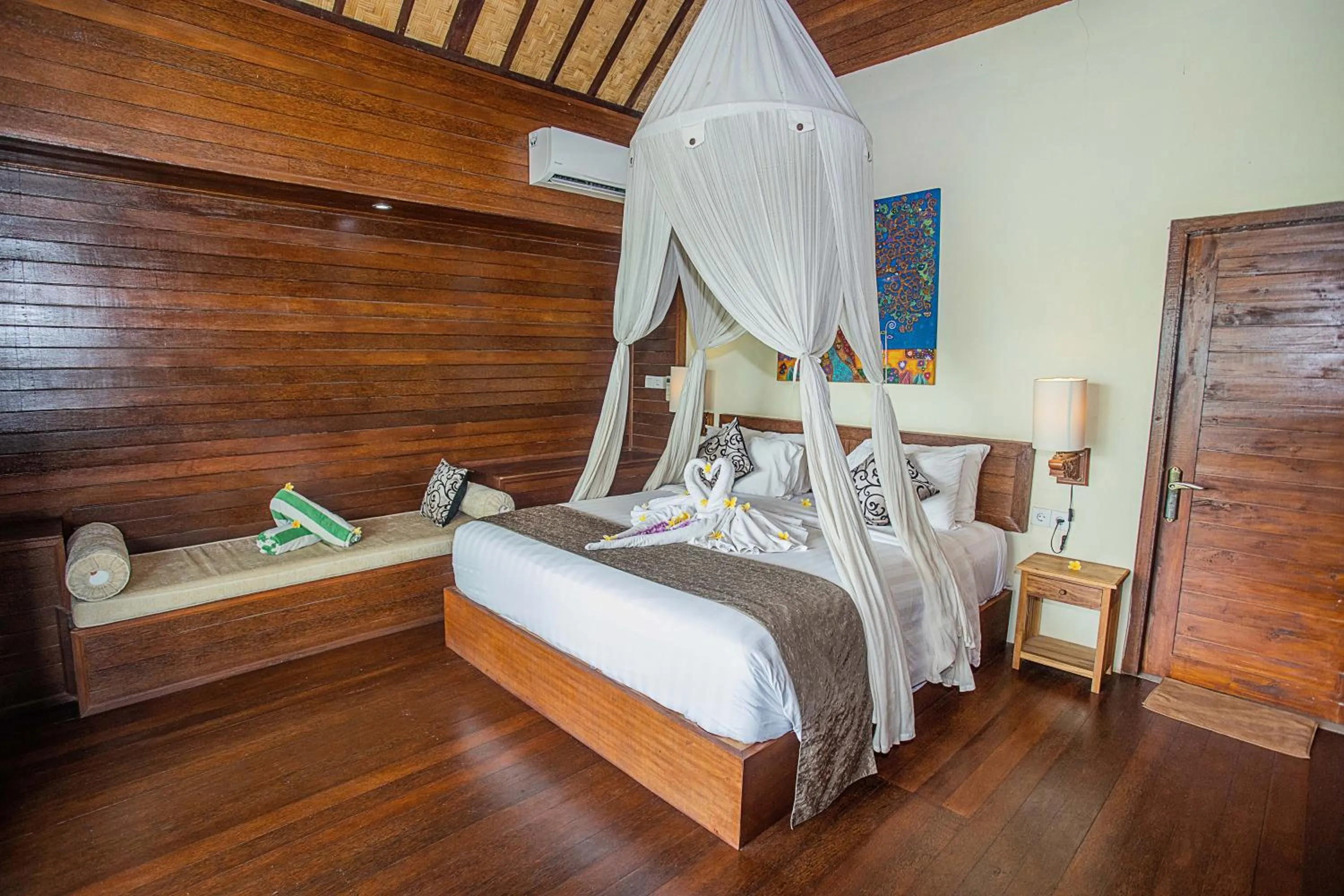 Bed in D'Muncuk Huts Lembongan