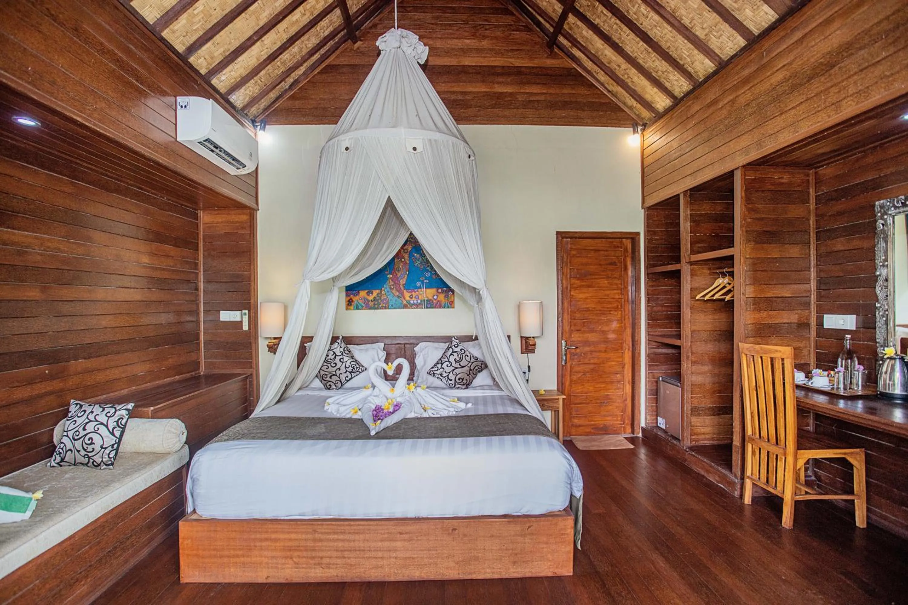 Bed in D'Muncuk Huts Lembongan