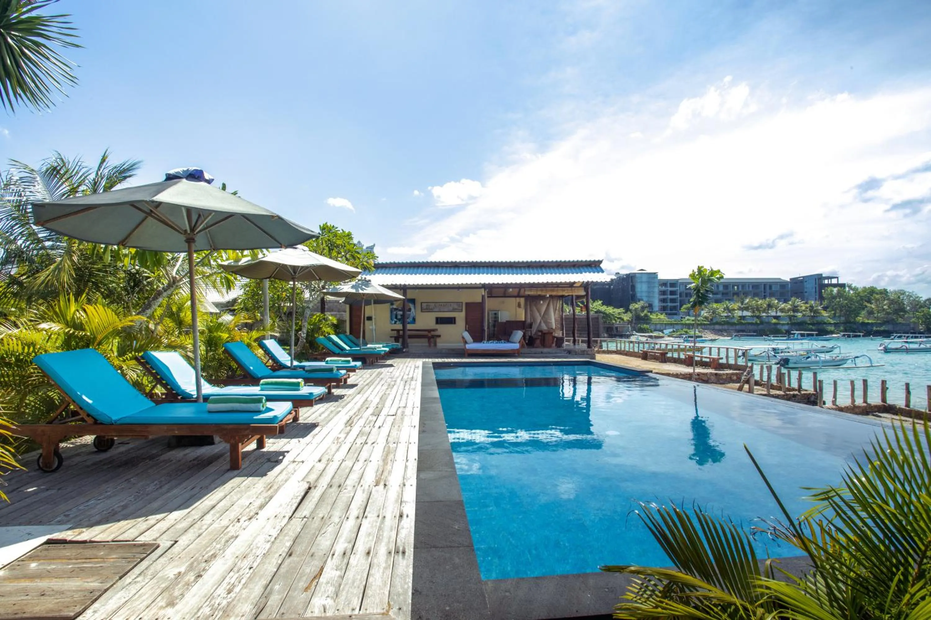 Swimming pool in D'Muncuk Huts Lembongan