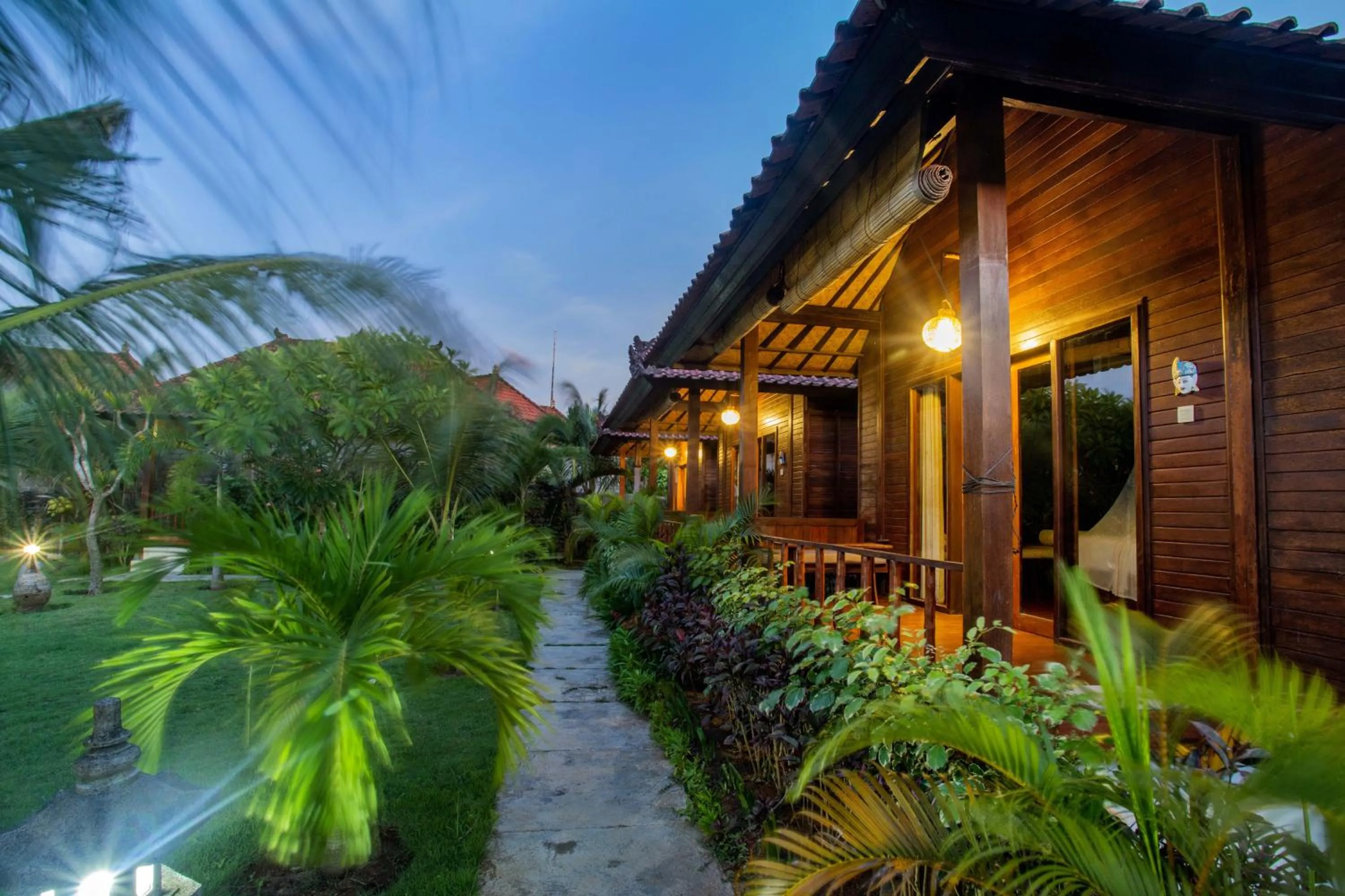 Property building in D'Muncuk Huts Lembongan