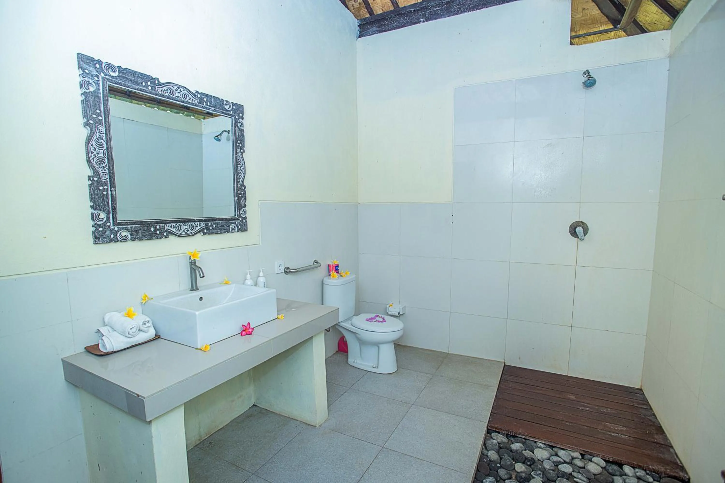 Toilet in D'Muncuk Huts Lembongan