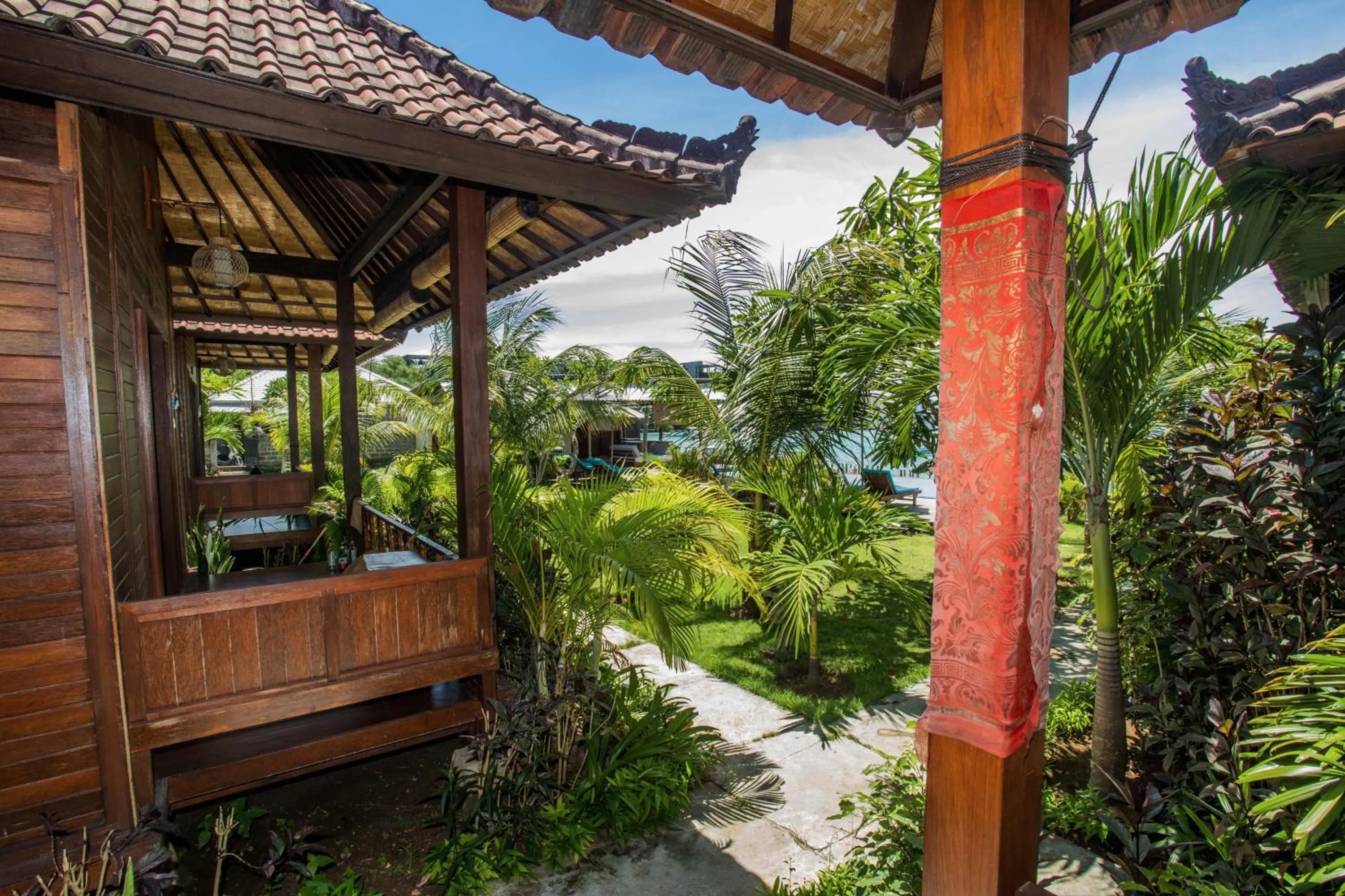 Garden view in D'Muncuk Huts Lembongan
